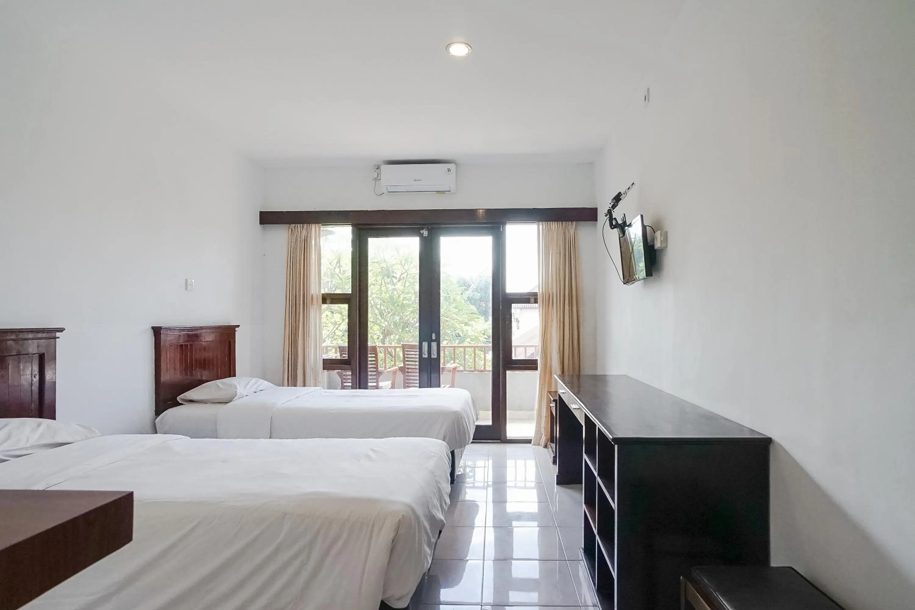 Bed in Indopurejoy House - Komala Indah Cottages