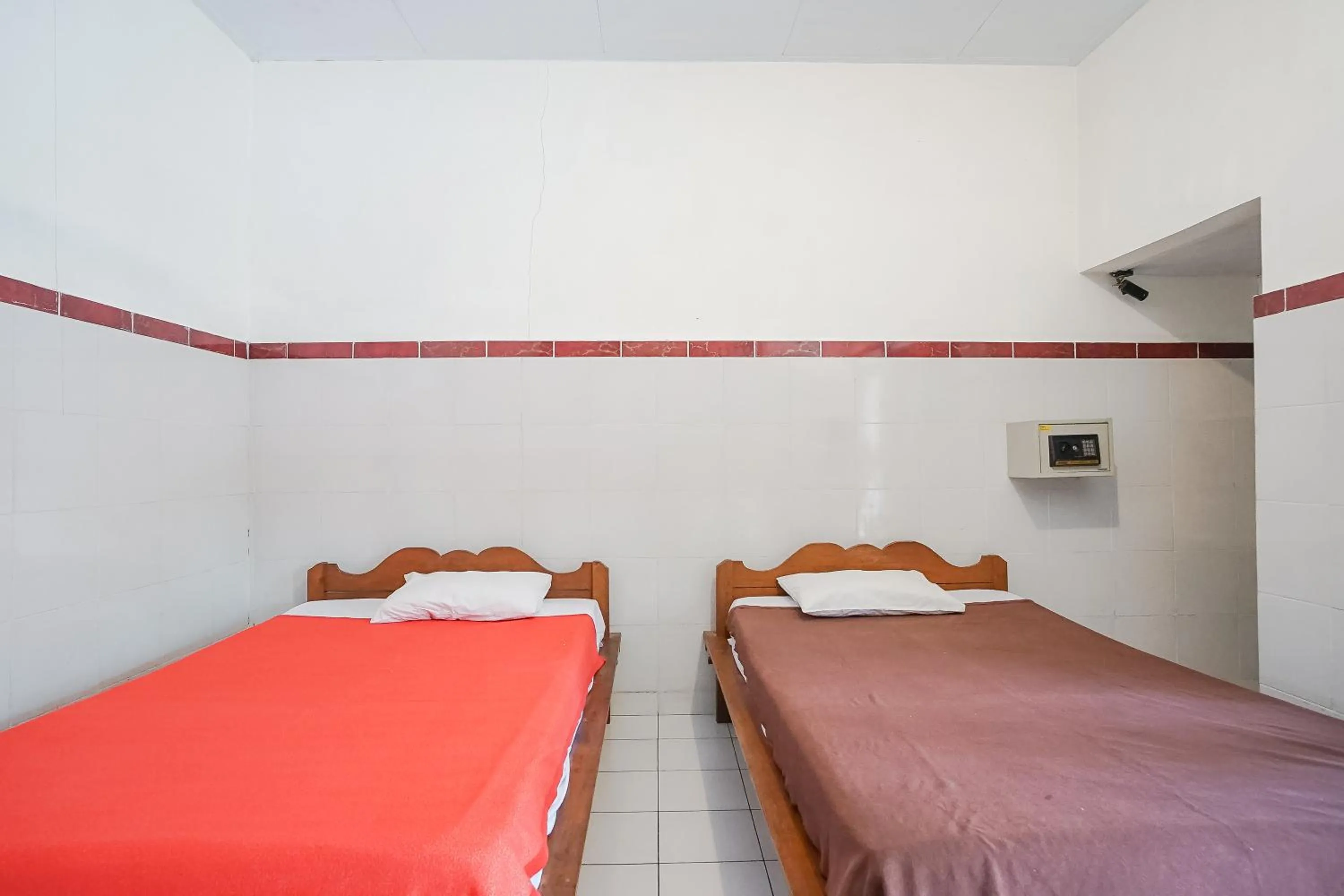 Bed in Indopurejoy House - Komala Indah Cottages