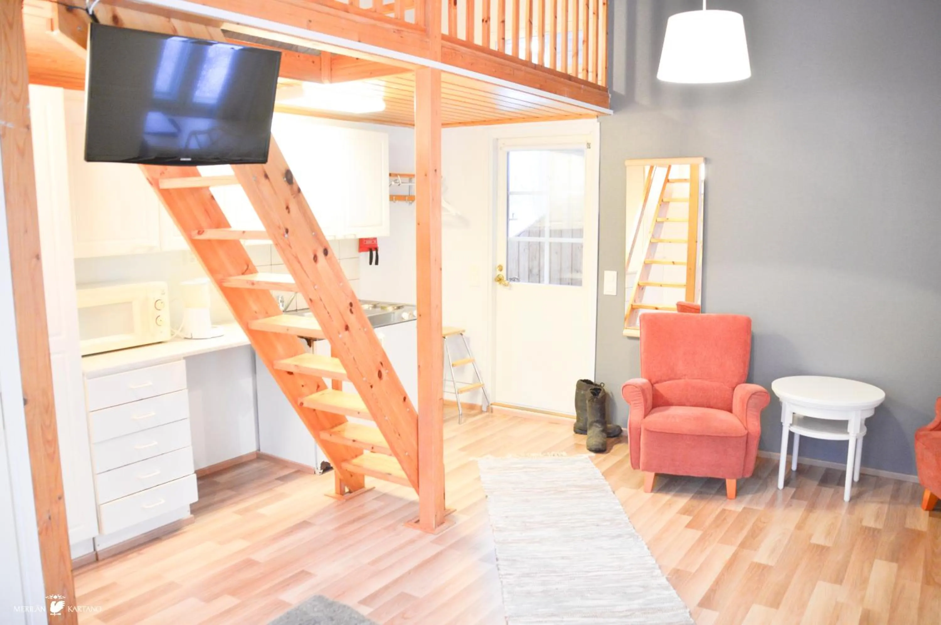 Photo of the whole room in Merilän Kartano