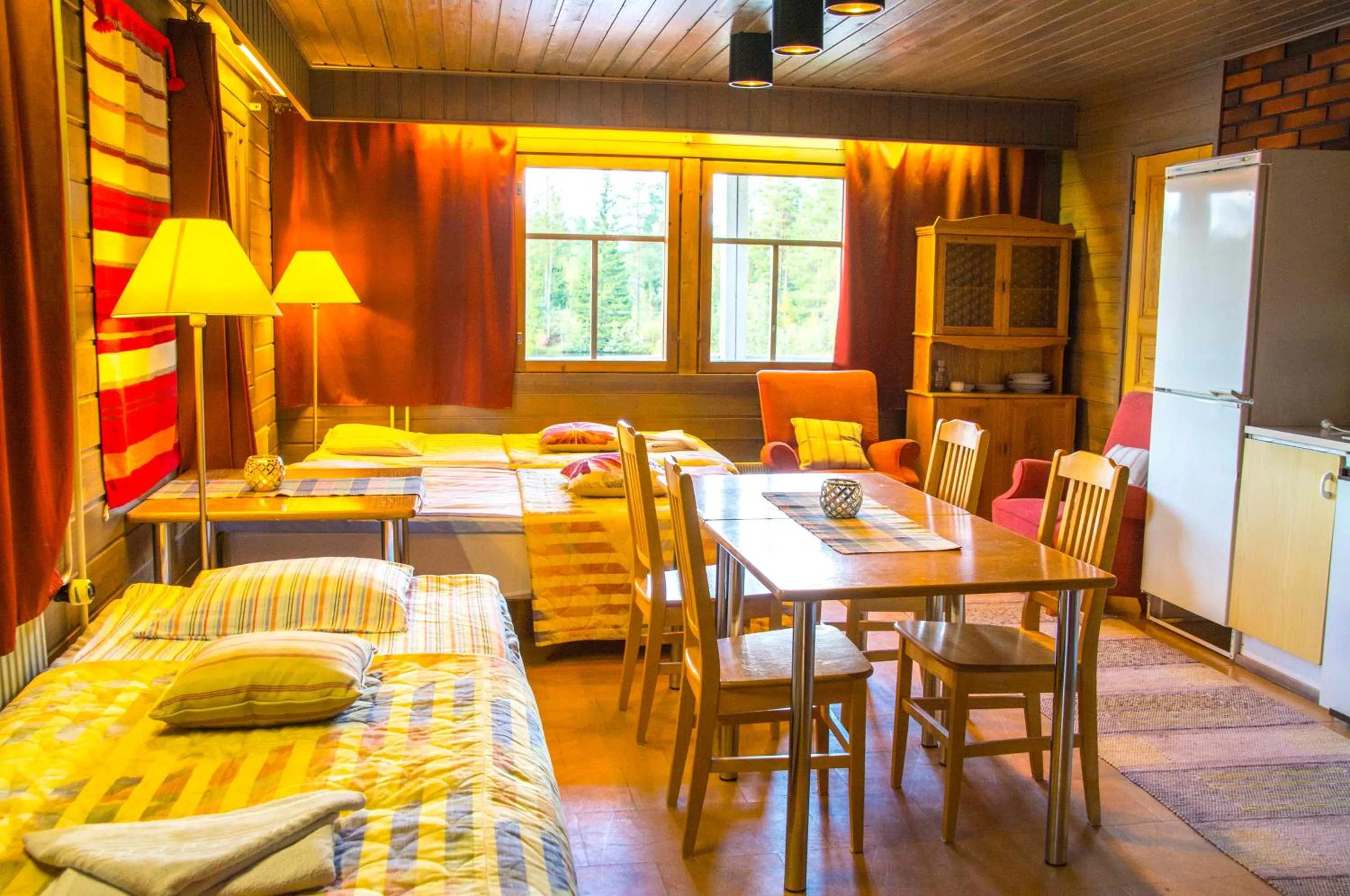 Photo of the whole room in Merilän Kartano