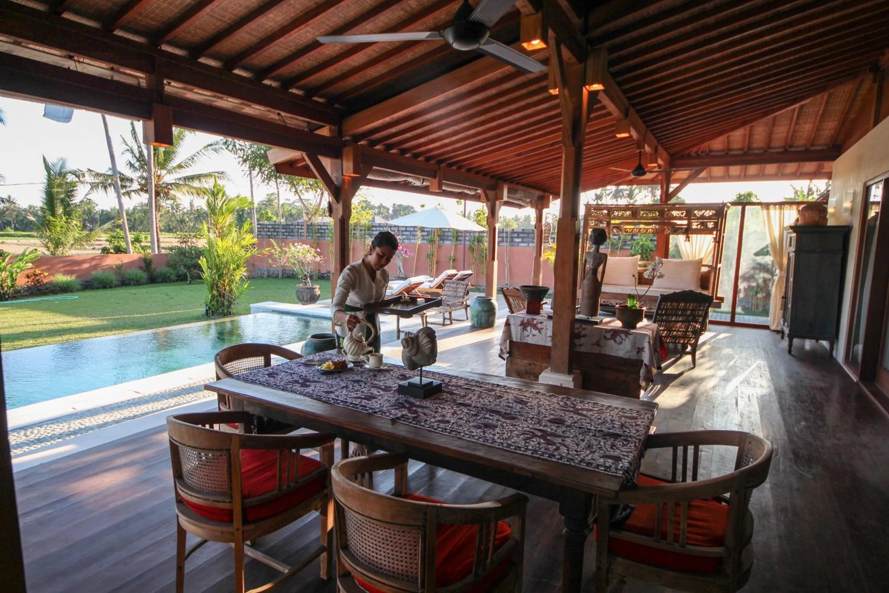 Restaurant/places to eat in Villa Taman Kanti