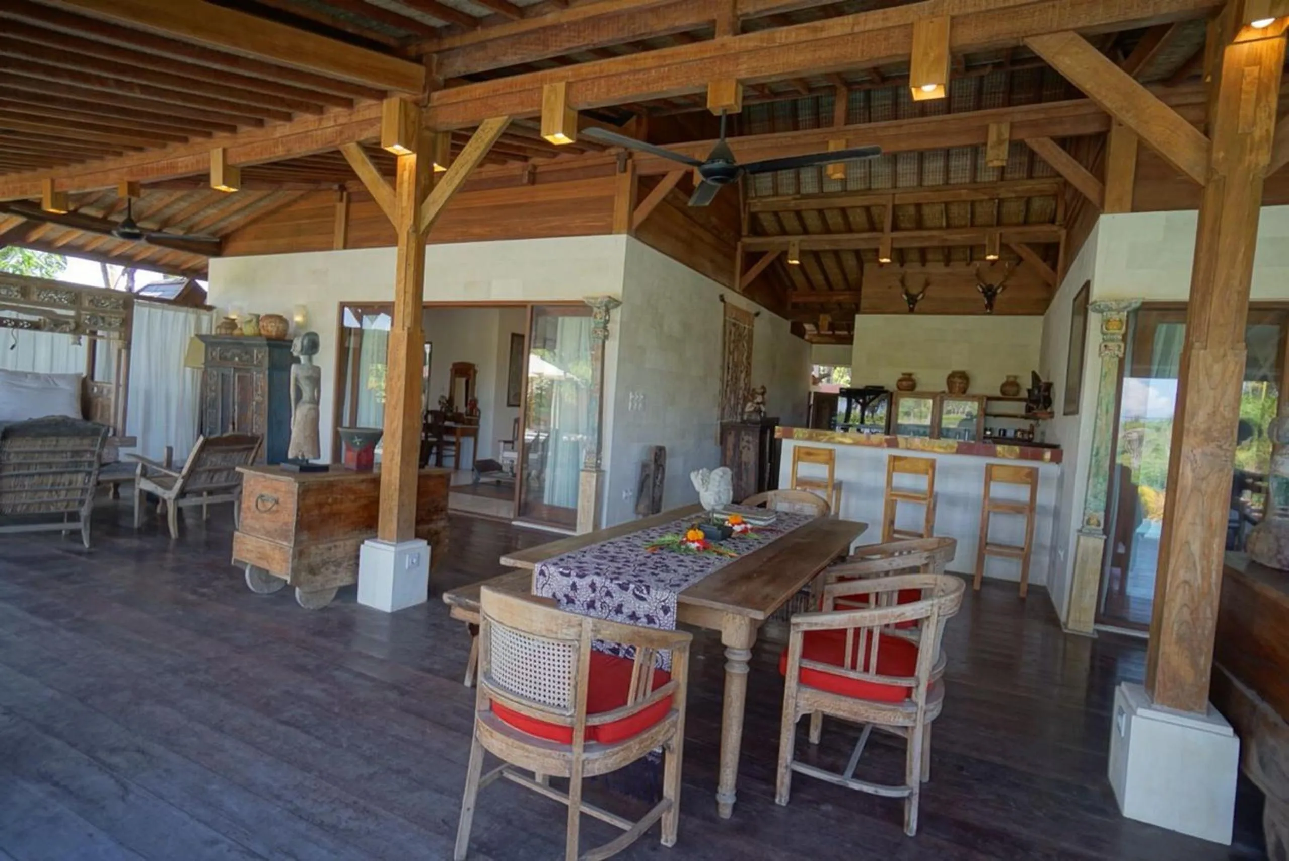 Food and drinks in Villa Taman Kanti