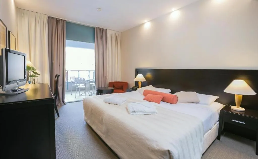 Photo of the whole room, Bed in Admiral Grand Hotel