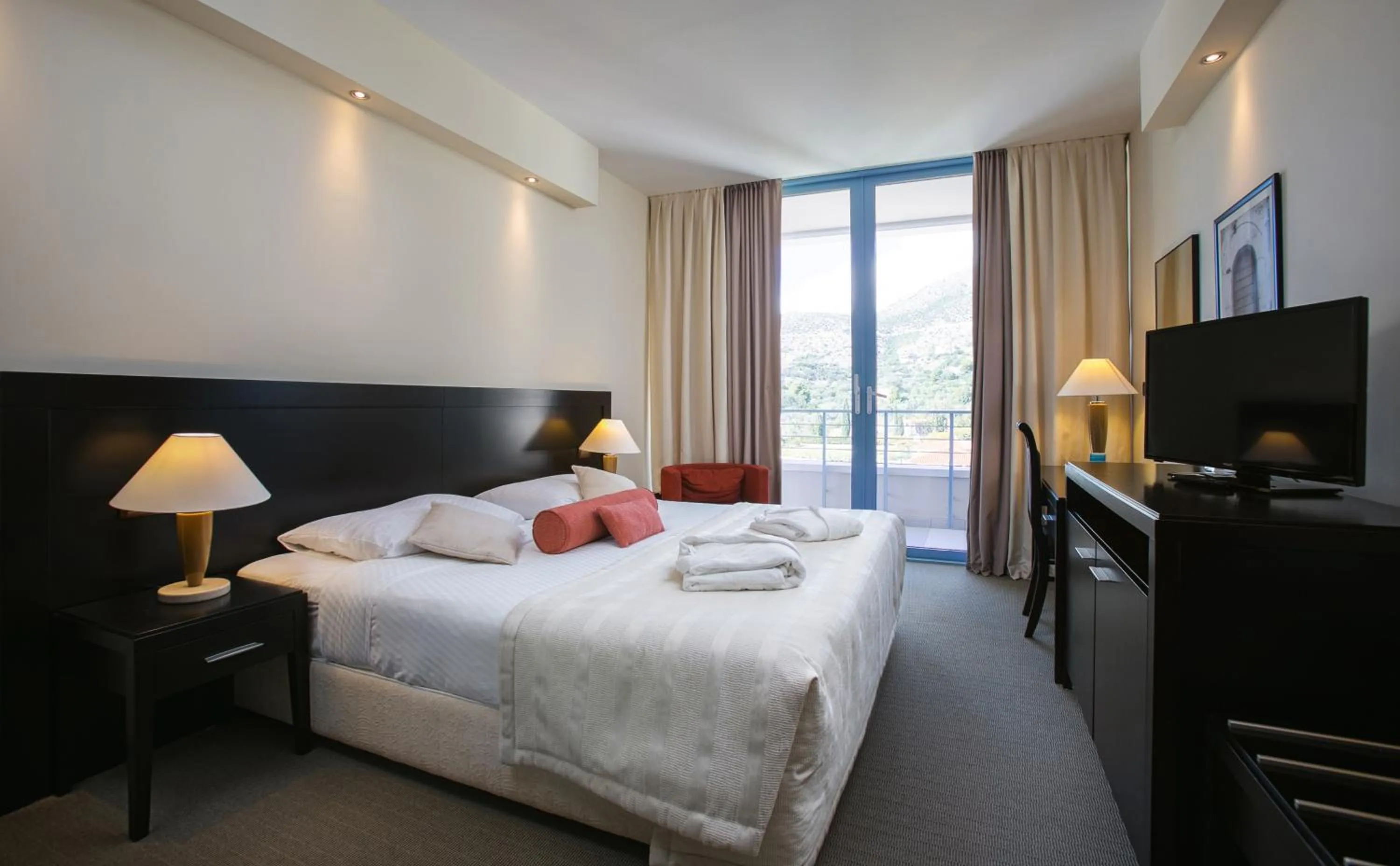 Photo of the whole room, Bed in Admiral Grand Hotel