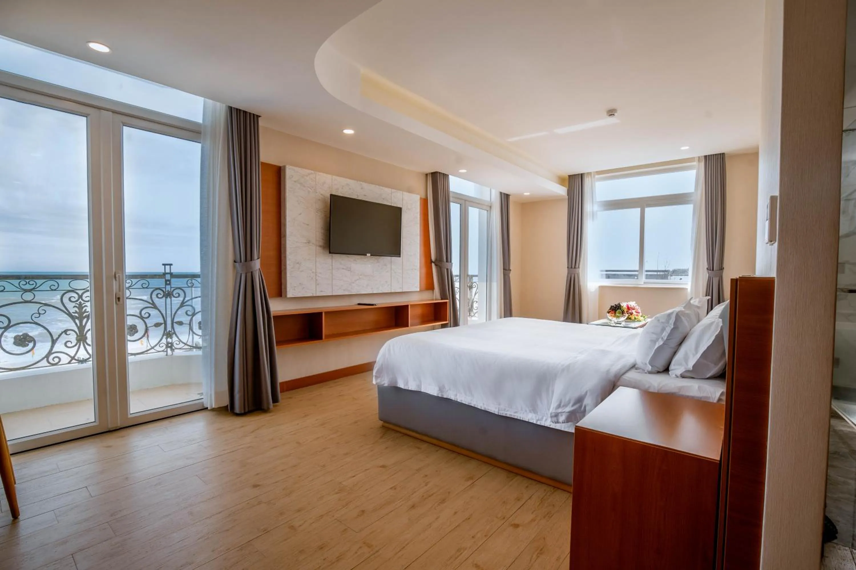 Sea view, Bed in Bella Vita Hotel