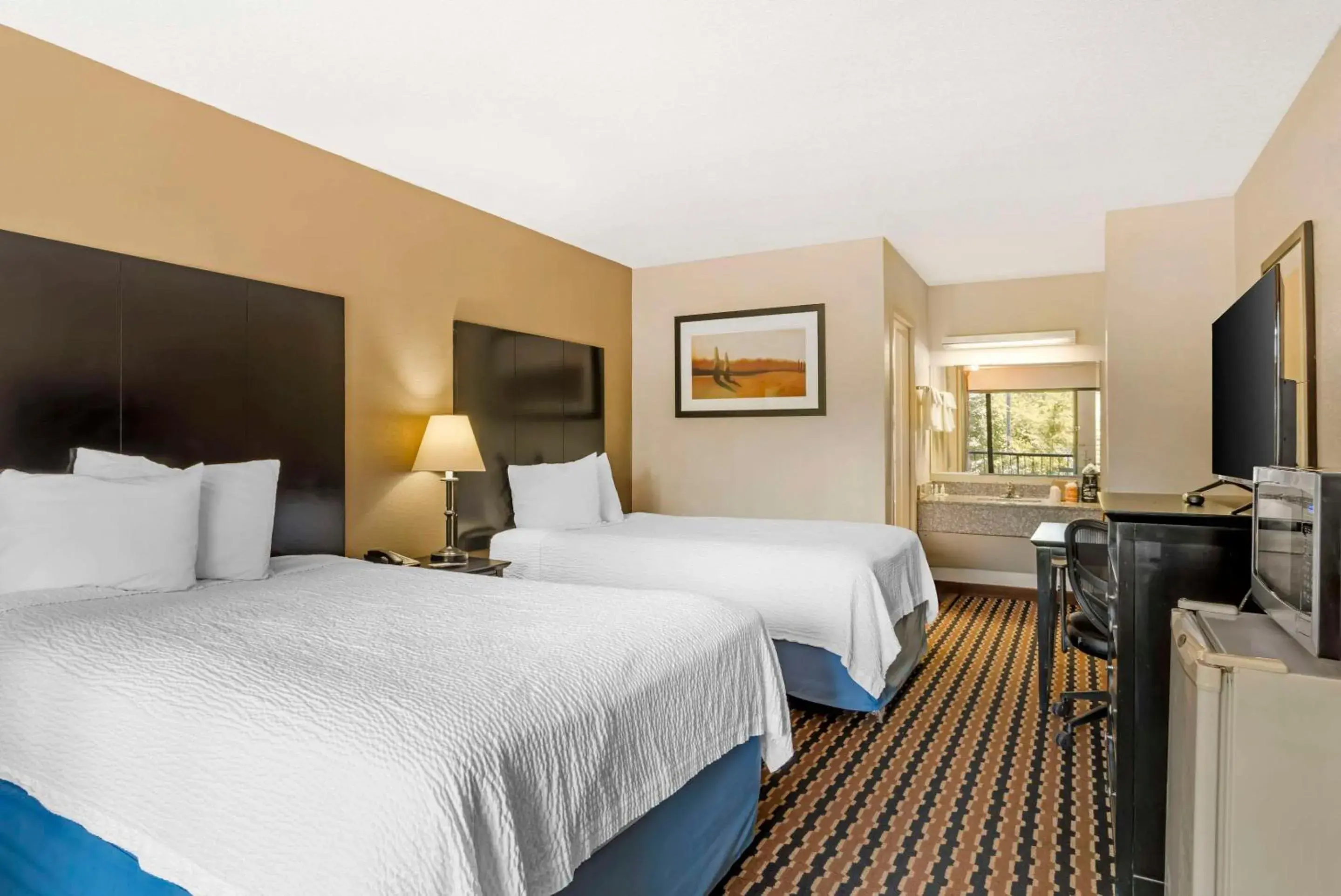 Bedroom, Bed in Quality Inn near Speedway Bedroom, Bed in Quality Inn near Speedway