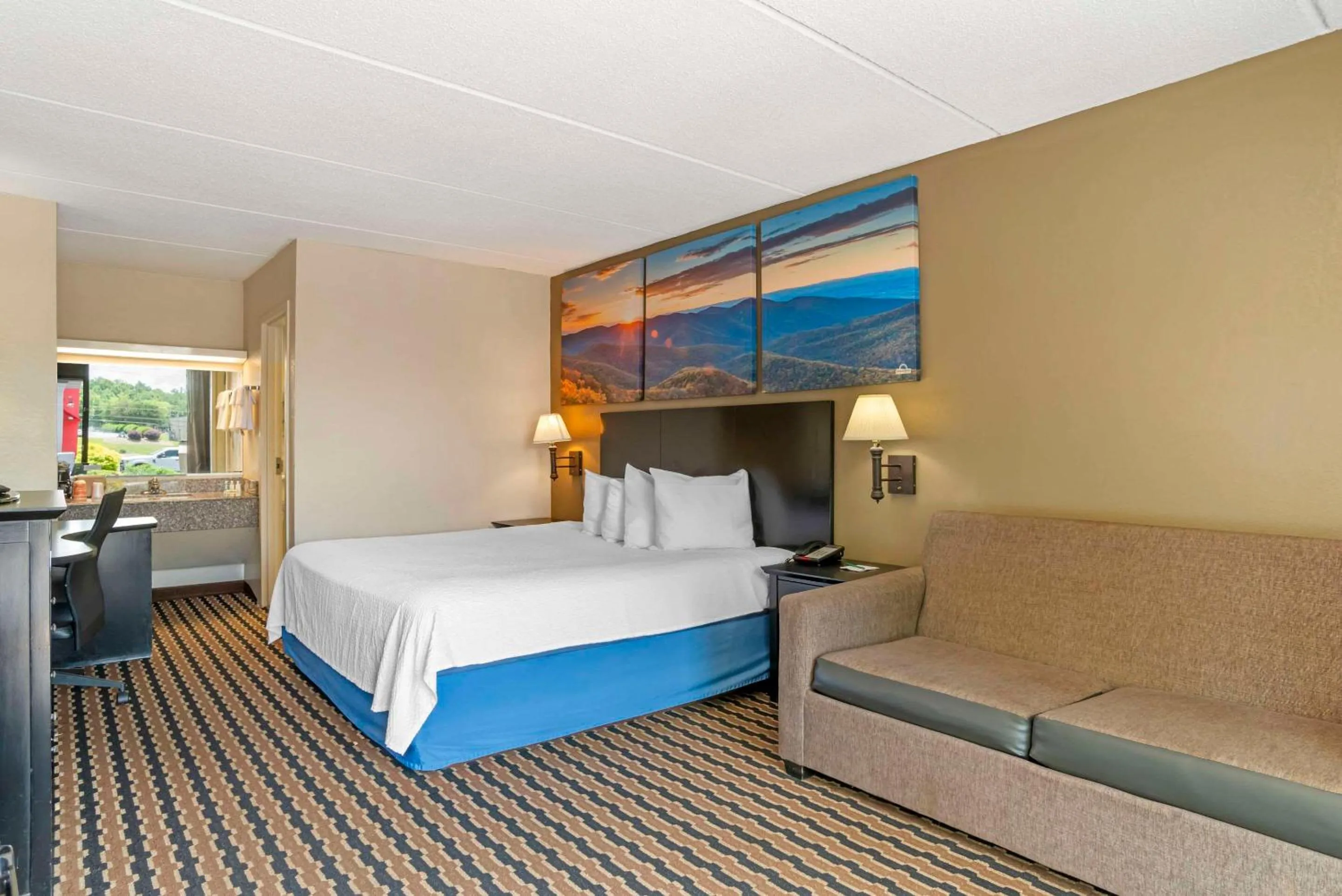 Bedroom, Bed in Quality Inn near Speedway