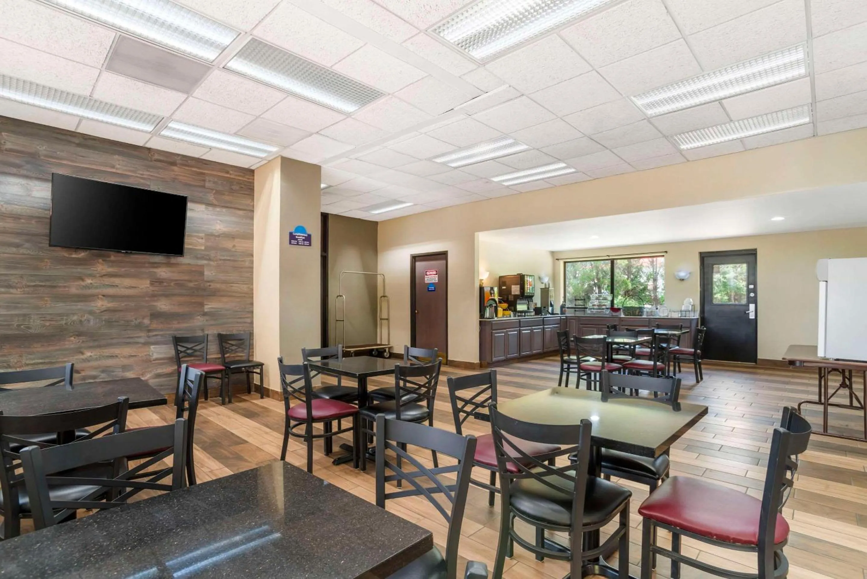 Breakfast in Quality Inn near Speedway