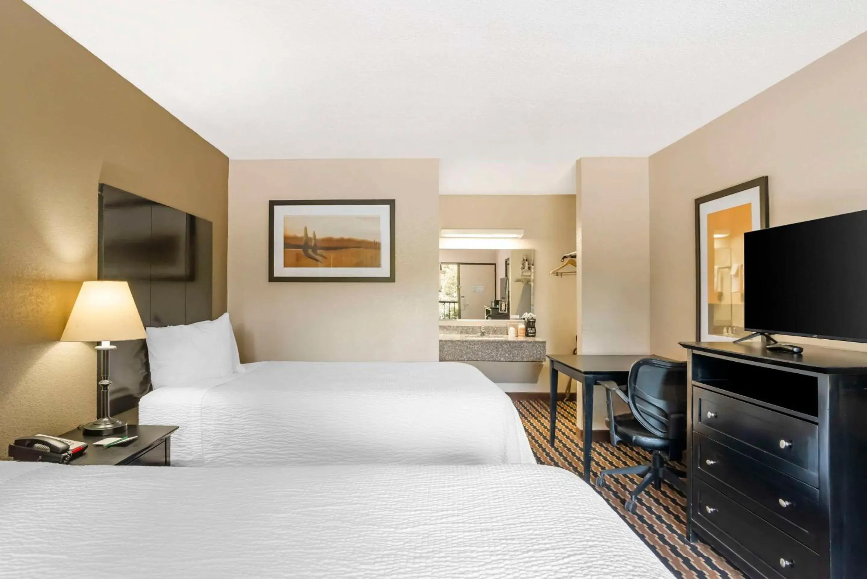 Bedroom, Bed in Quality Inn near Speedway Bedroom, Bed in Quality Inn near Speedway