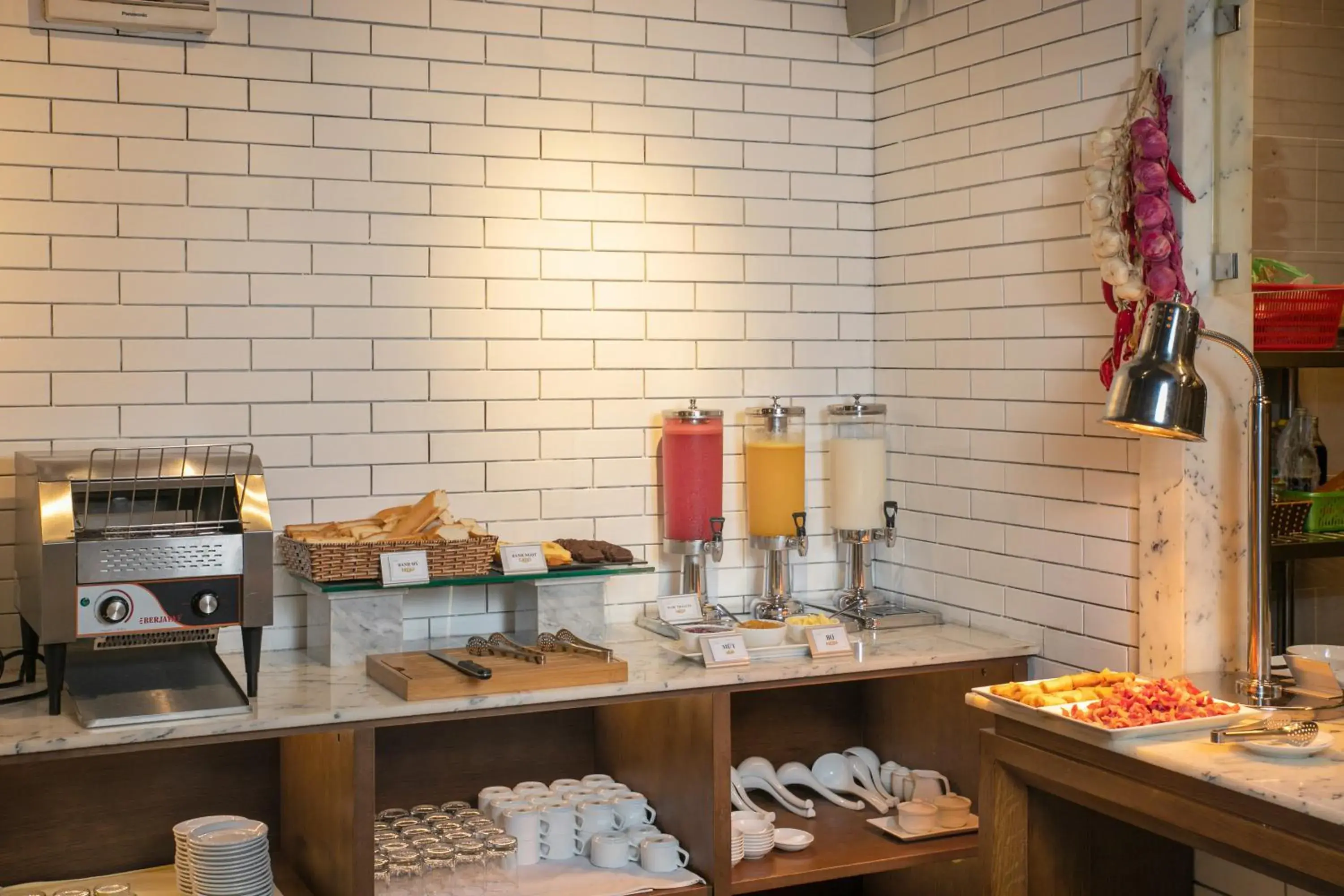 Food and drinks in Avora Hotel Food and drinks in Avora Hotel