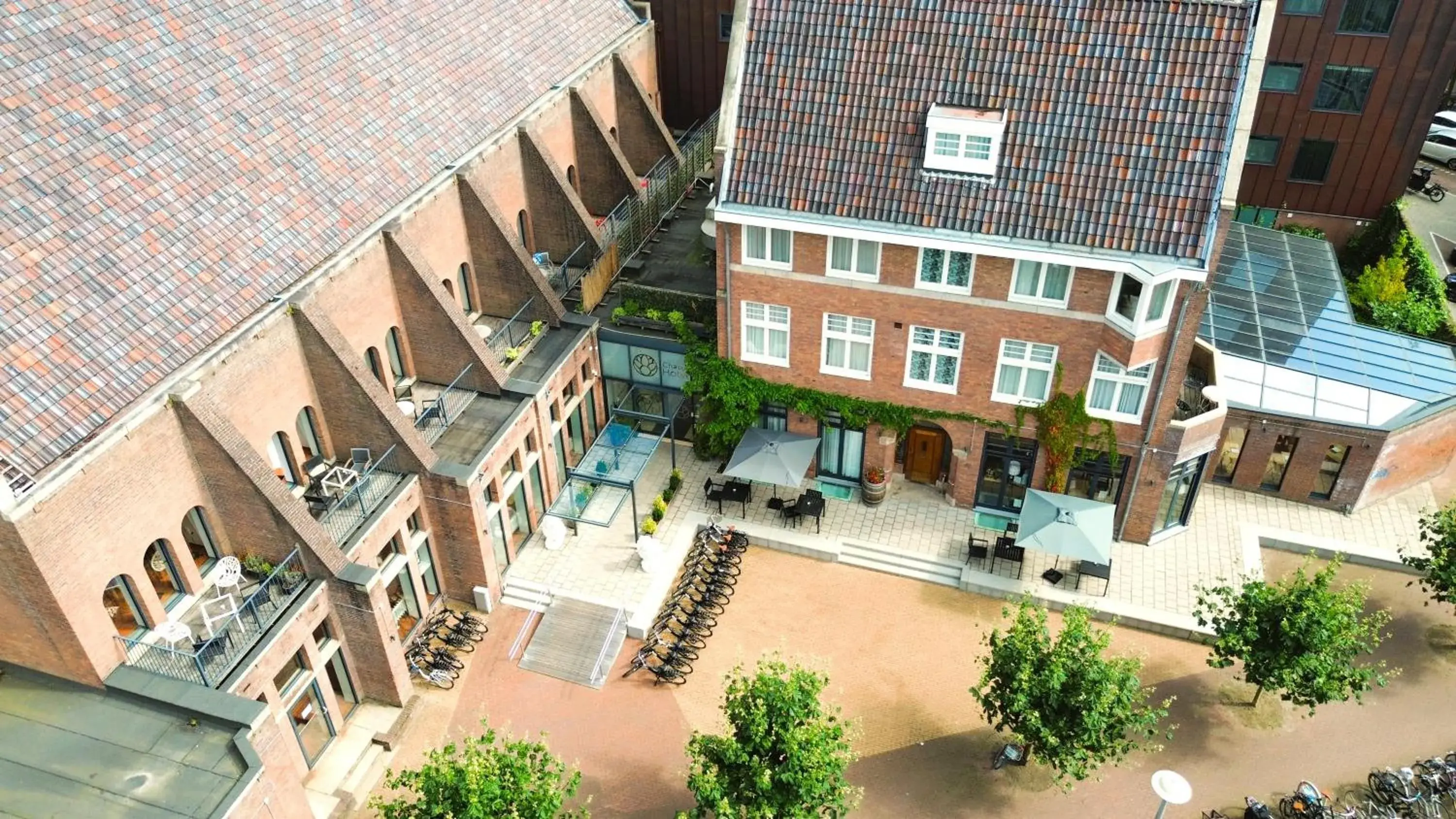 Property building in Chasse Hotel Property building in Chasse Hotel