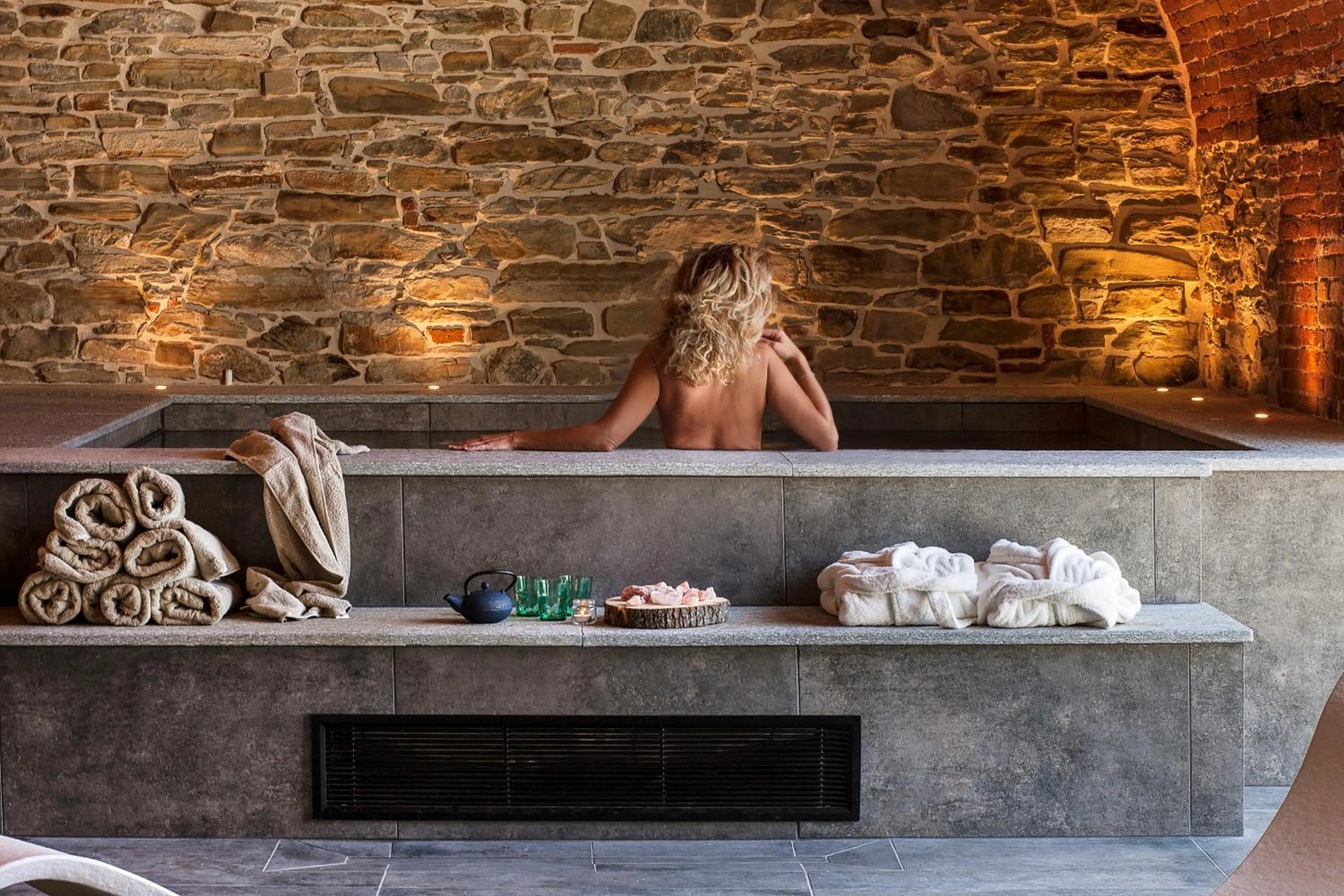 Hot Tub in Hemanaire