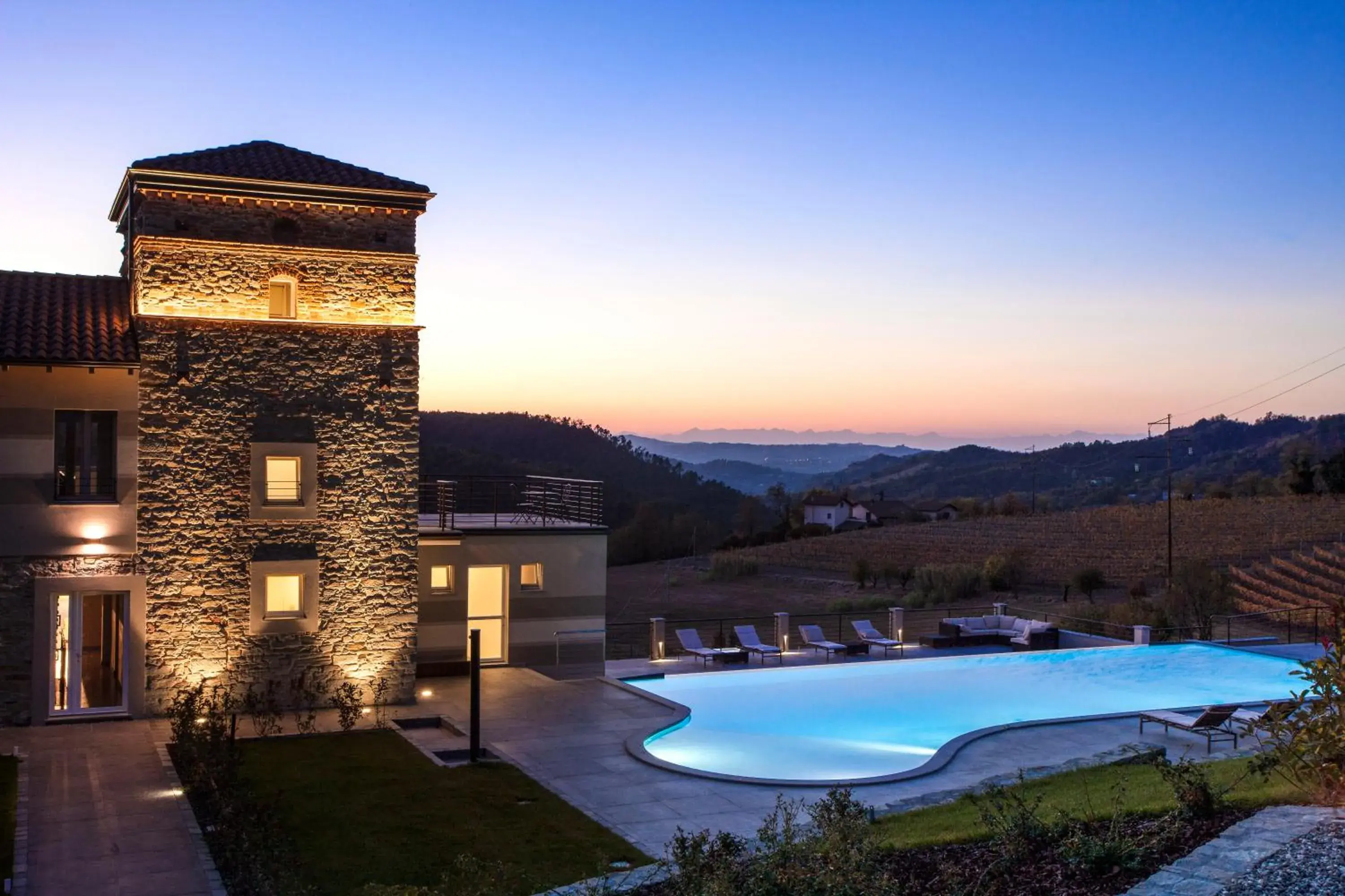 Family Room with Balcony in Hemanaire Family Room with Balcony in Hemanaire