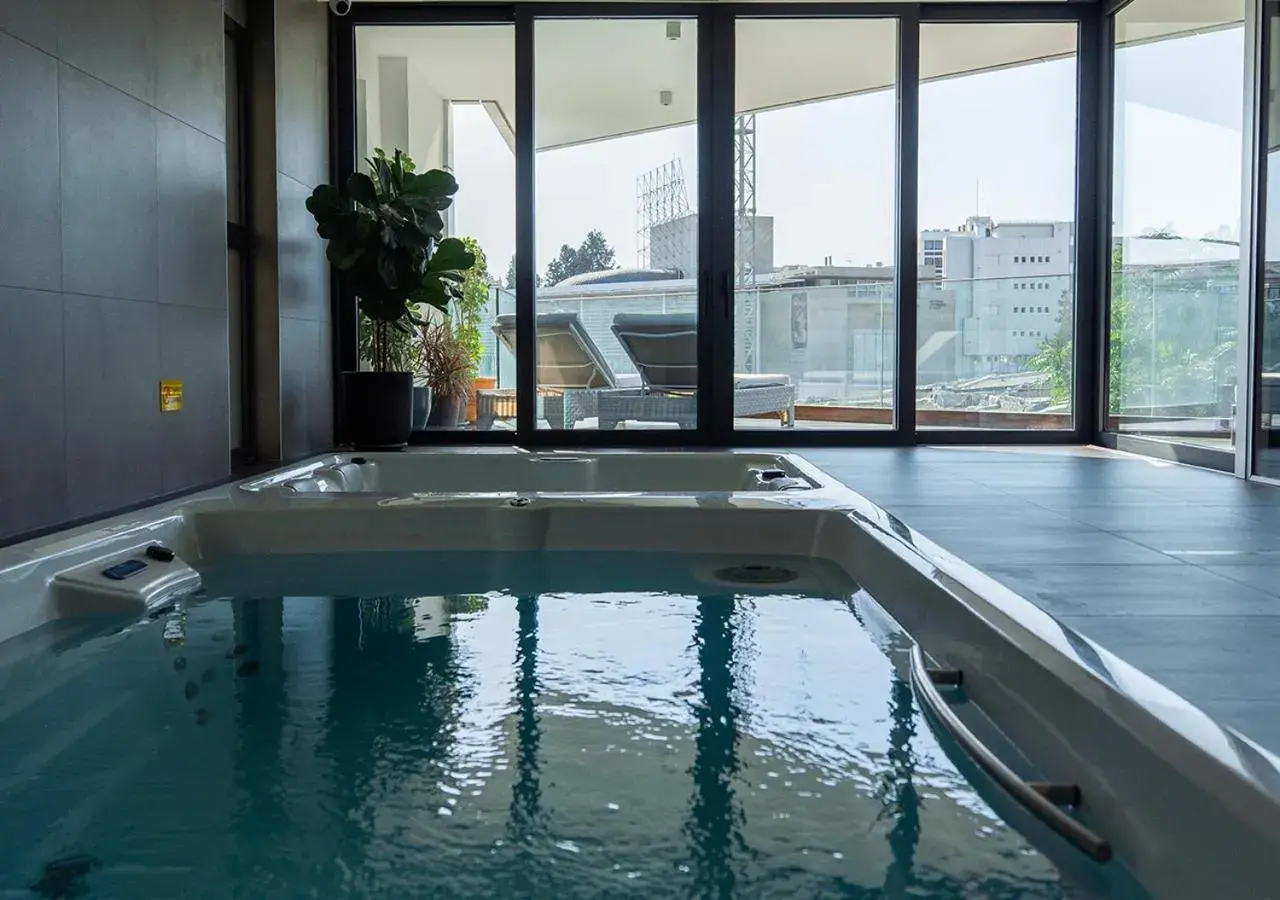 Swimming pool in Nicosia Central Park Residences Swimming pool in Nicosia Central Park Residences