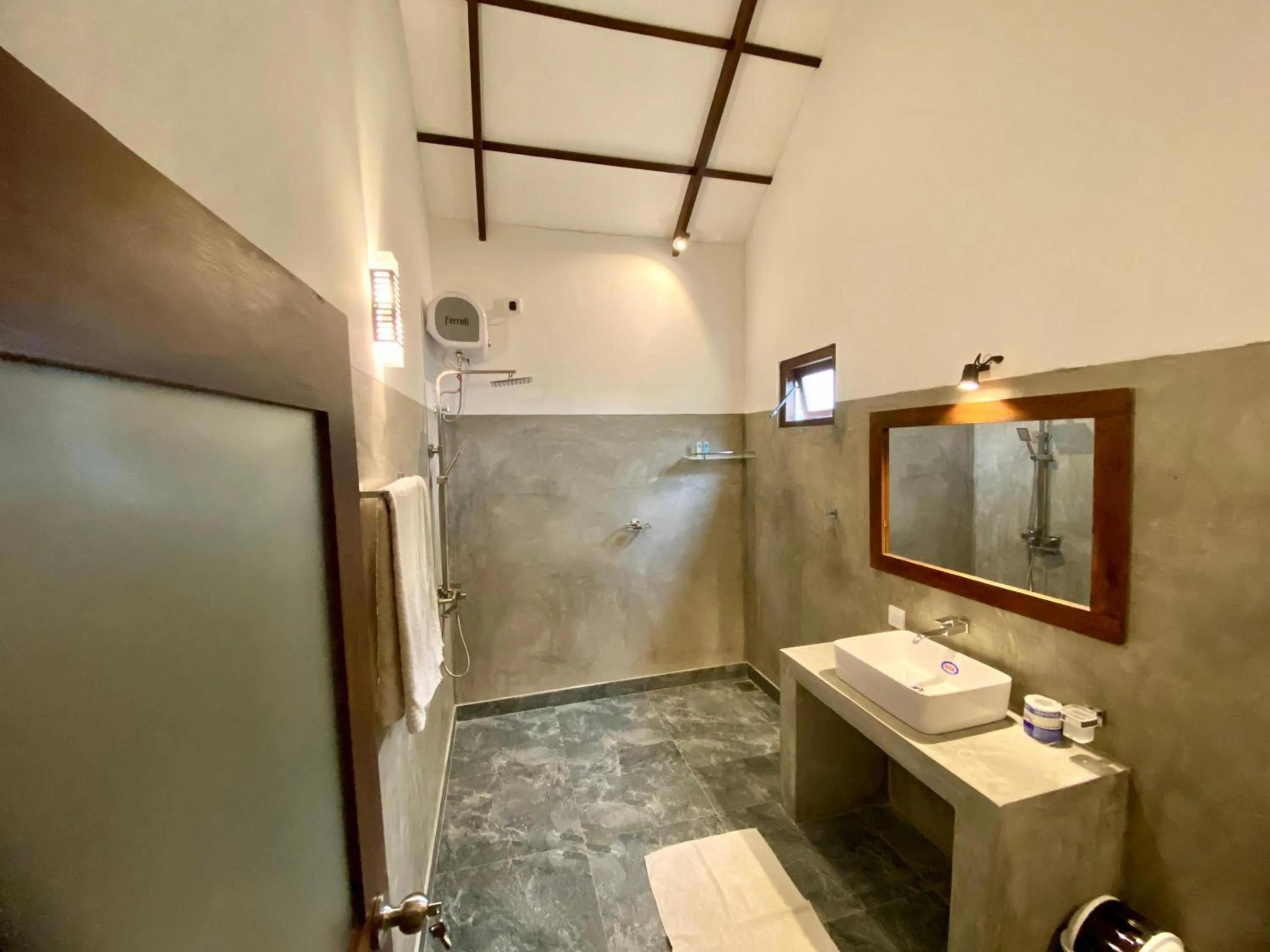 Shower in The Countryside Udawalawe