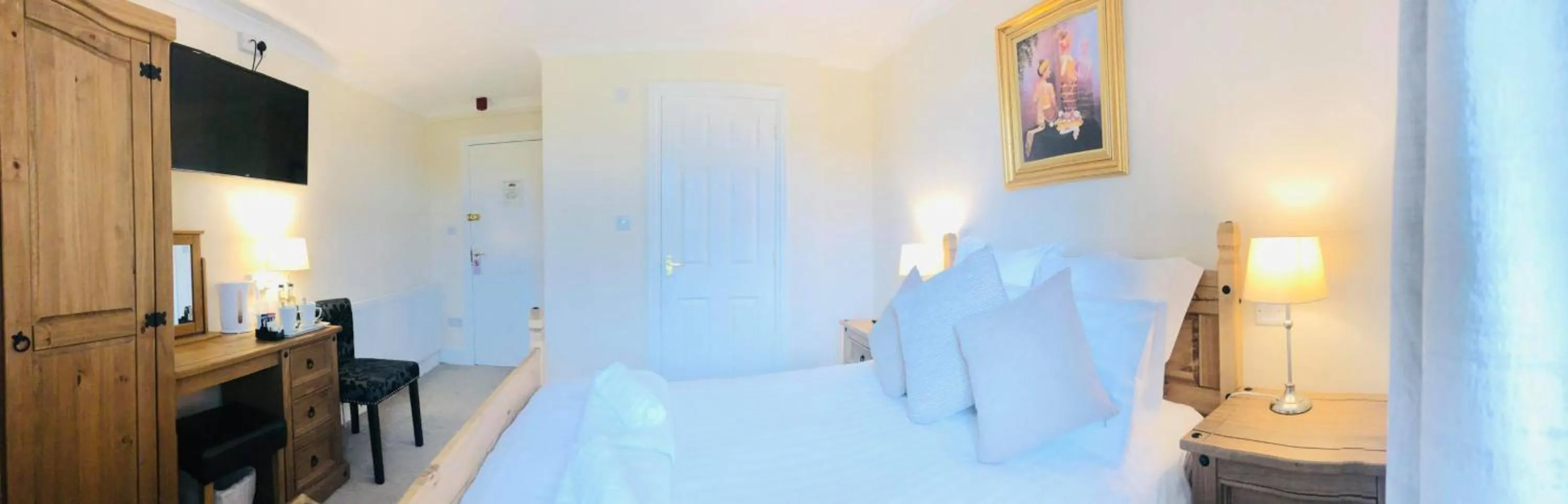 Bed in The Llanelwedd Arms Hotel