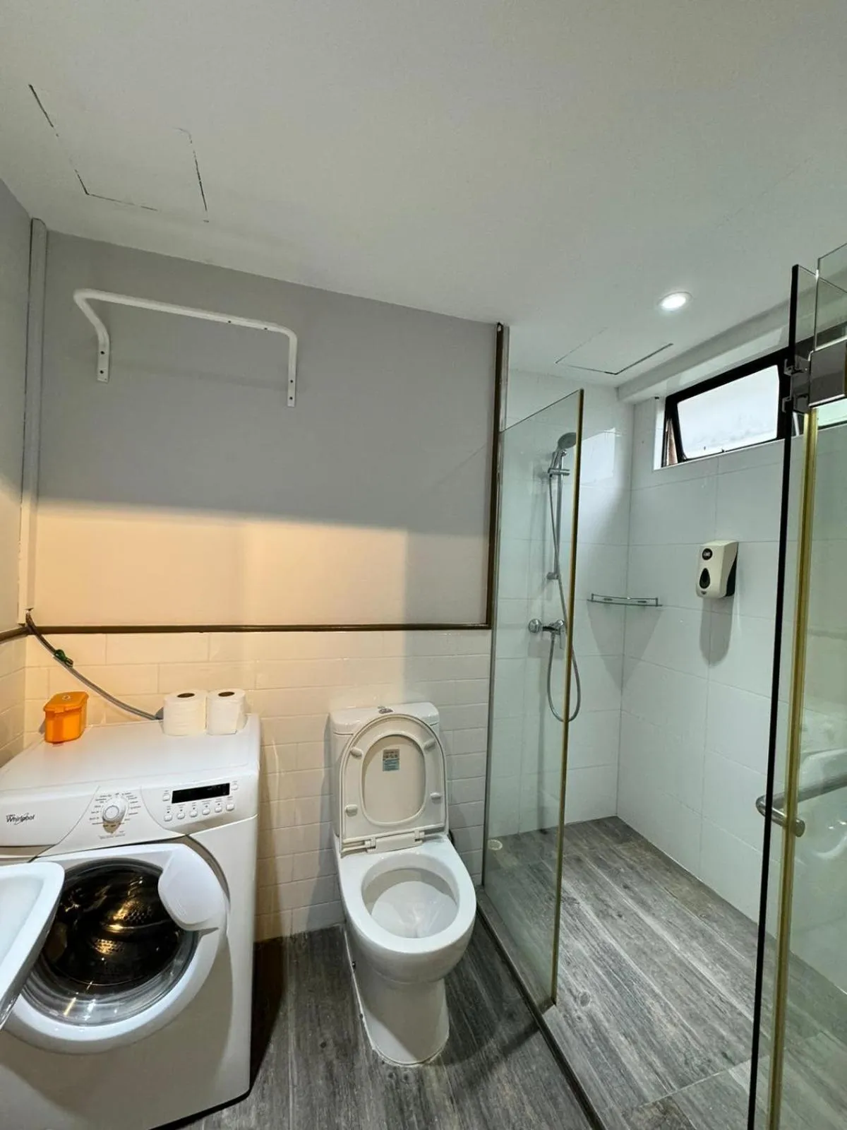Bathroom in Greatwood Residence at Devonshire