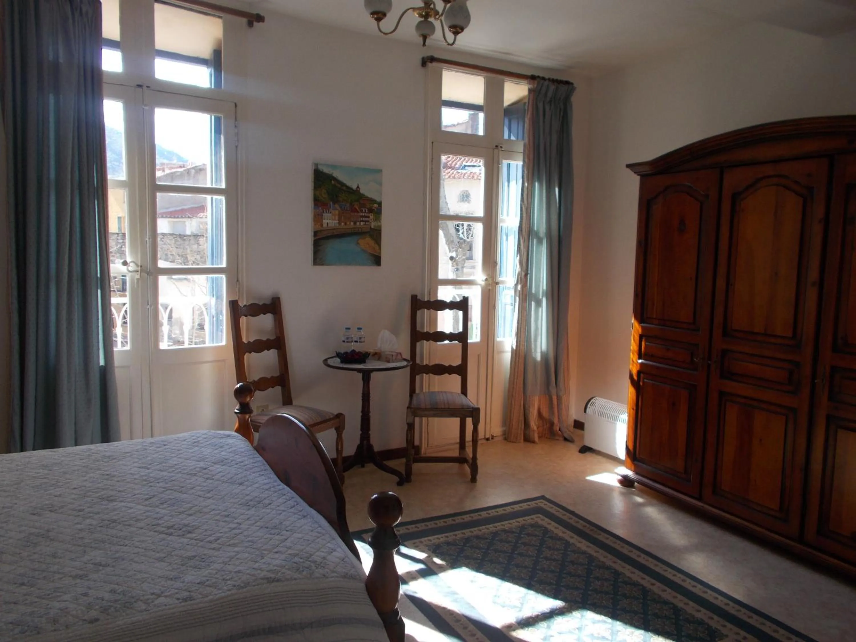 Bathroom, Bed in Poppys Chambres d'Hotes