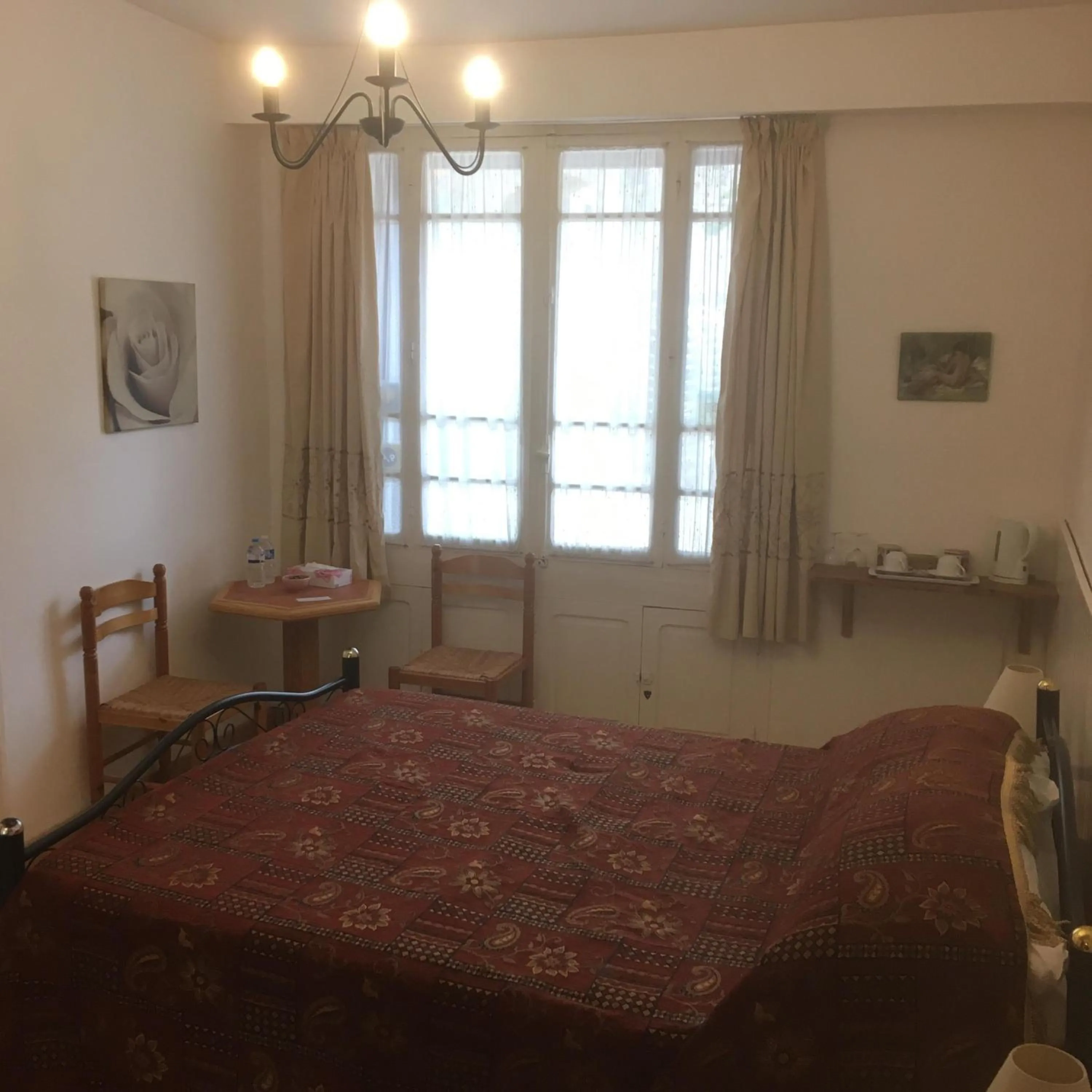 Bed in Poppys Chambres d'Hotes