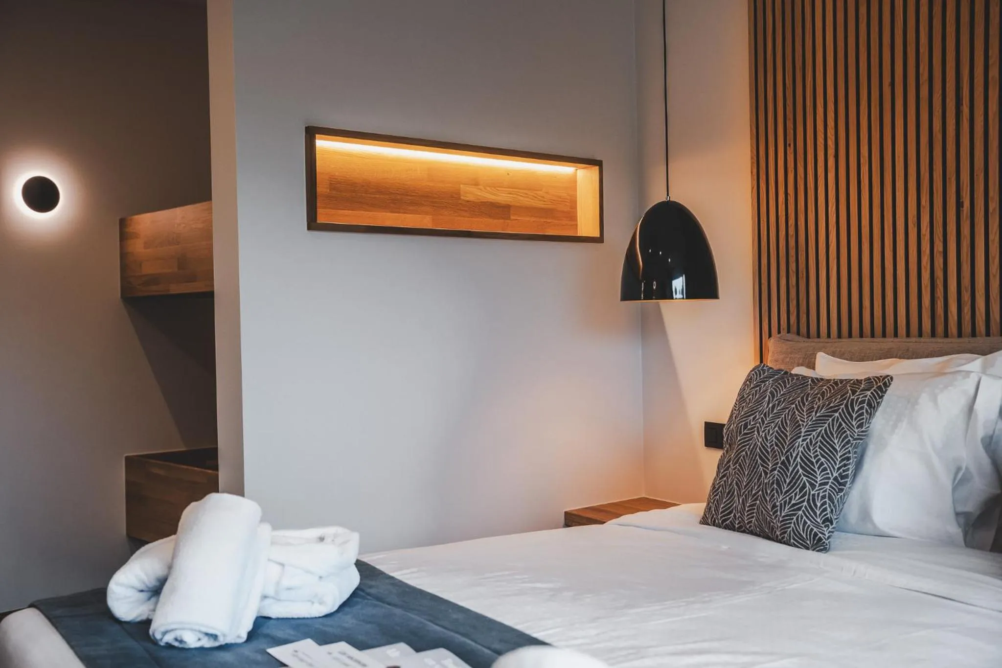 Bedroom, Bed in Mont-des-Pins