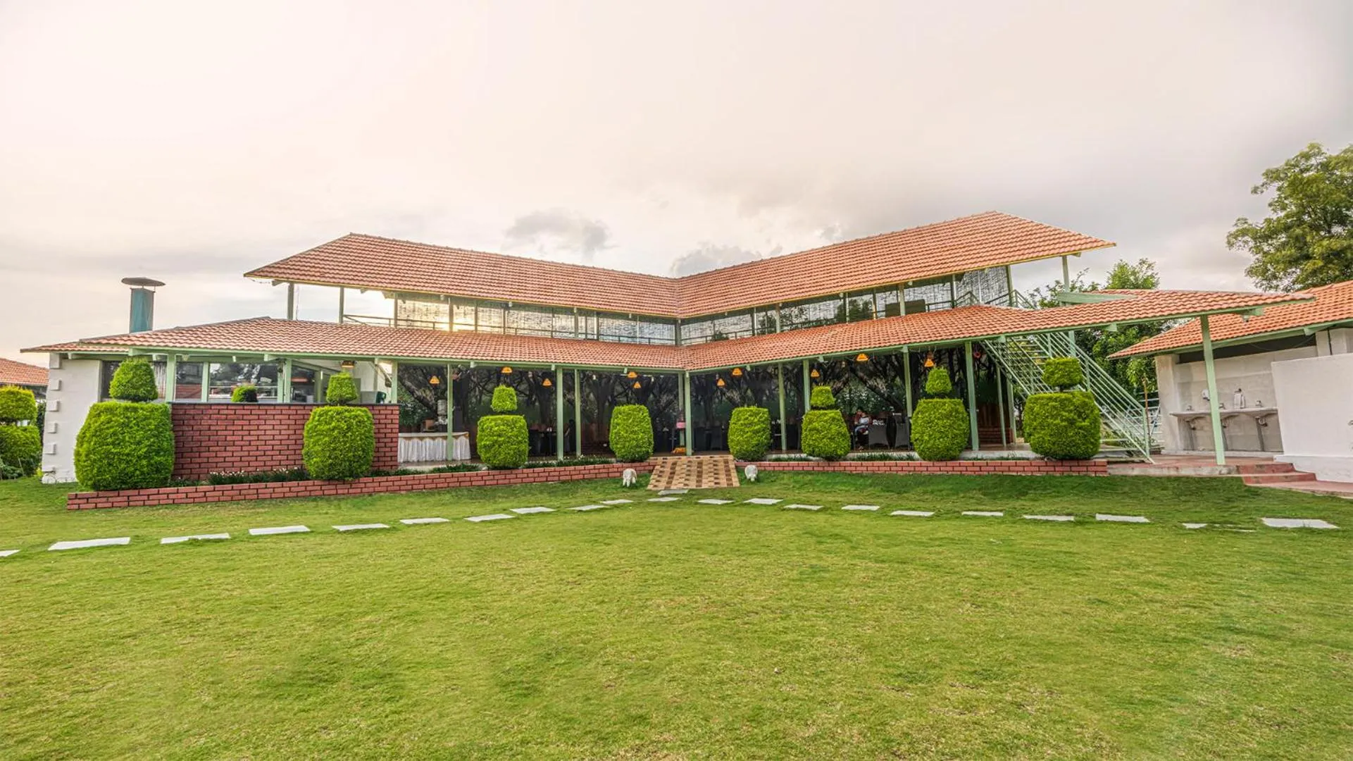 Restaurant/places to eat in Fiestaa Resort n Events Venue