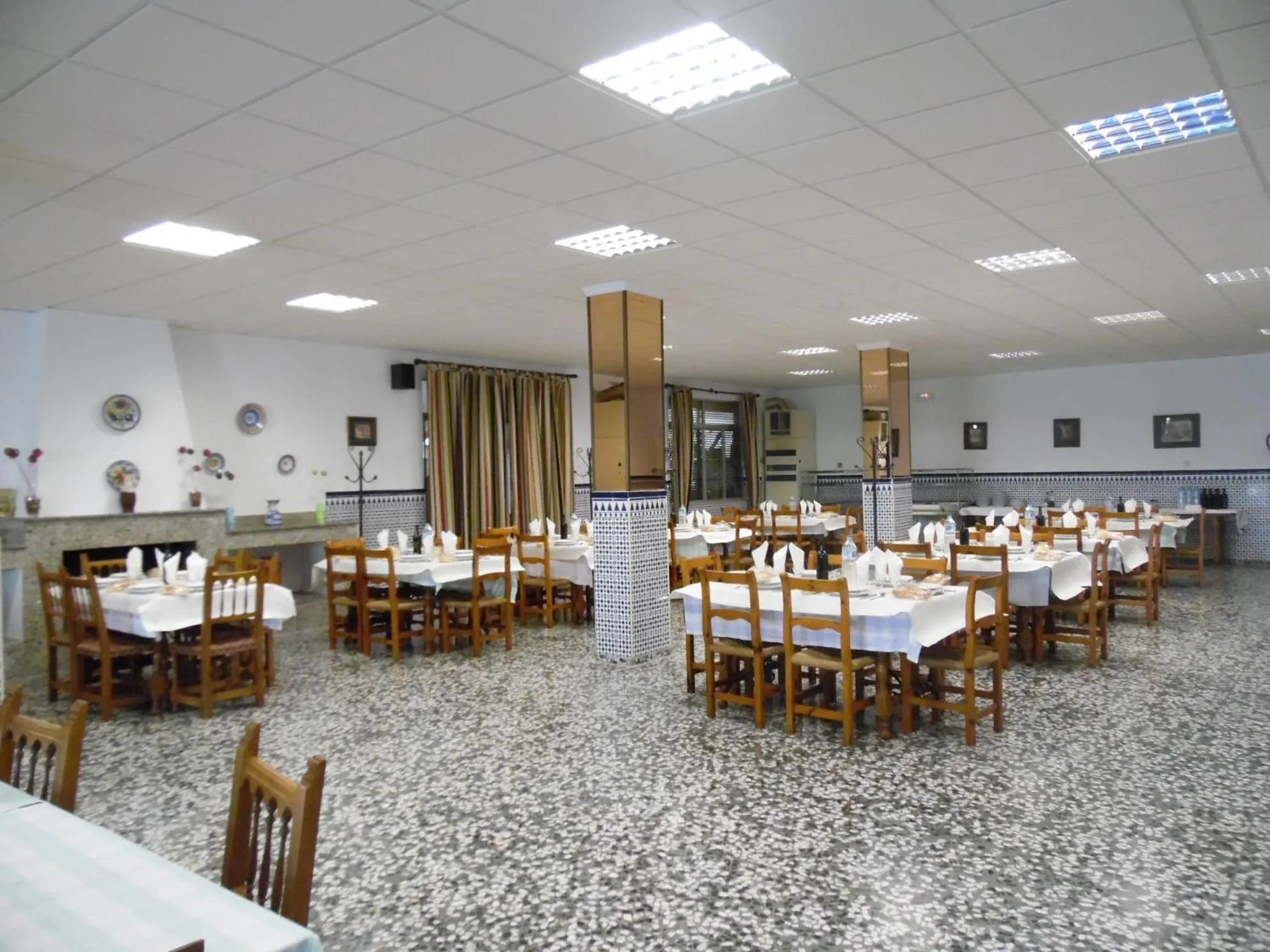 Restaurant/places to eat in Hostal Arias