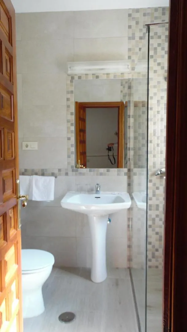 Bathroom in Hostal Arias