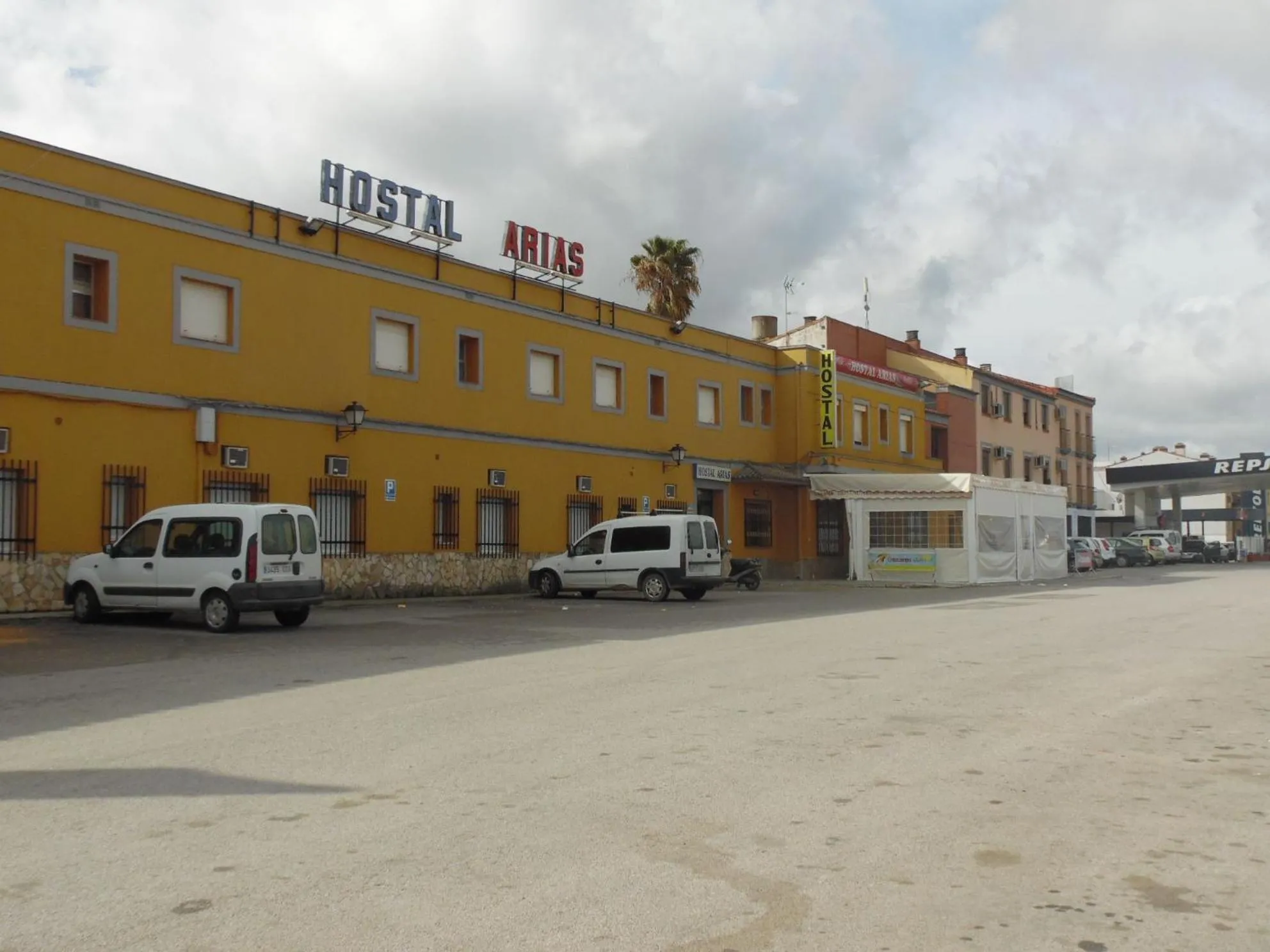 Facade/entrance in Hostal Arias