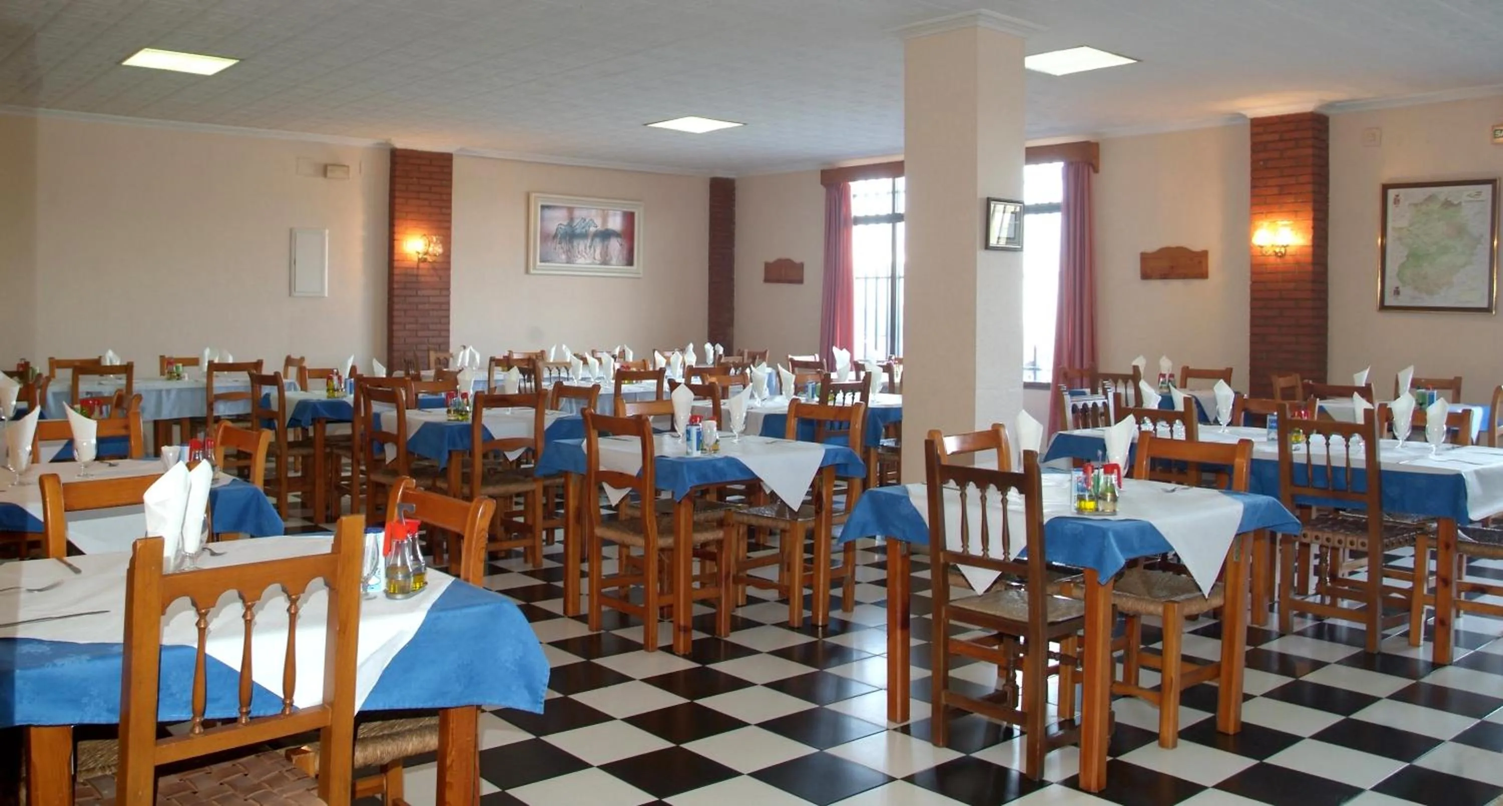 Restaurant/places to eat in Hostal Arias