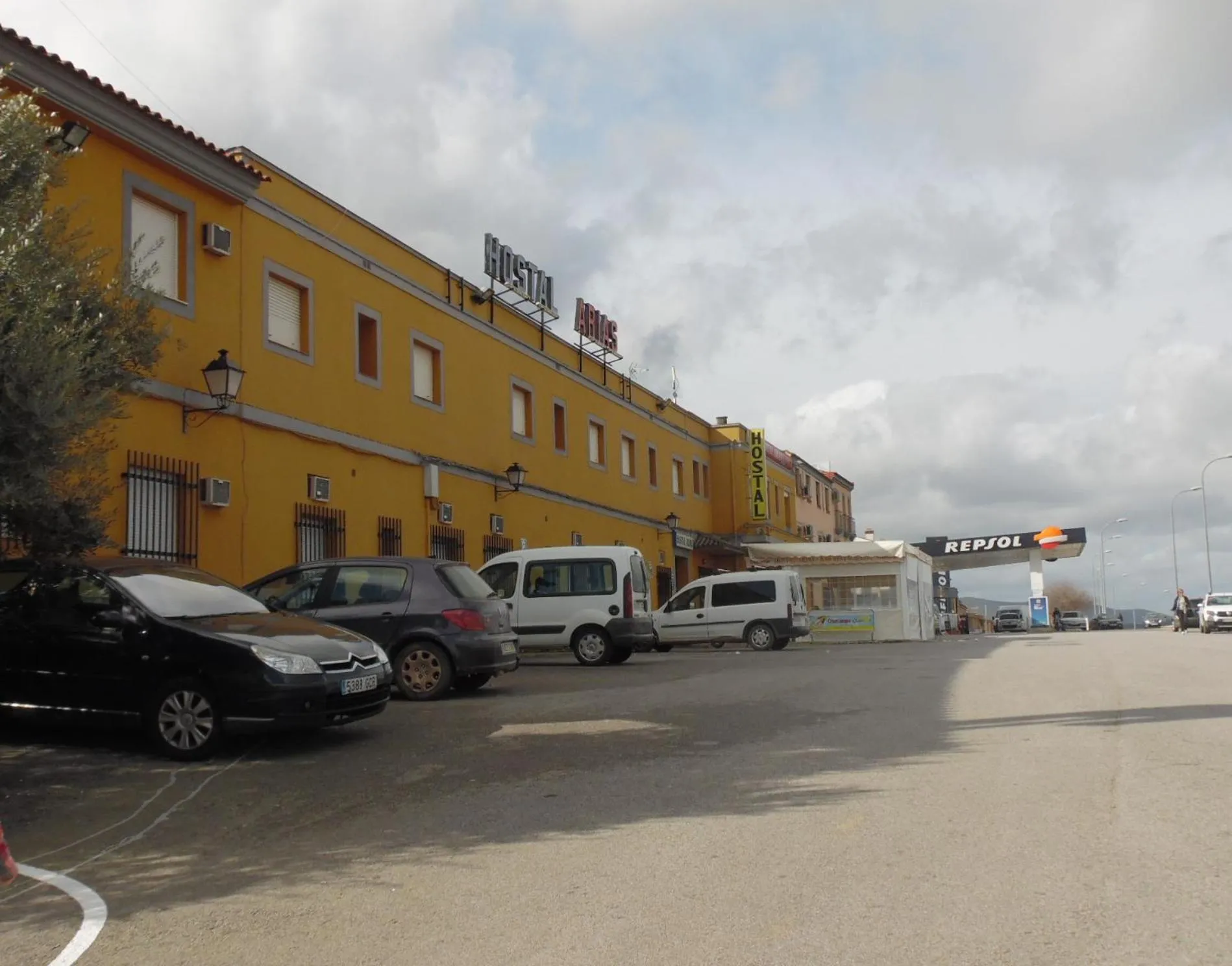 Property building in Hostal Arias