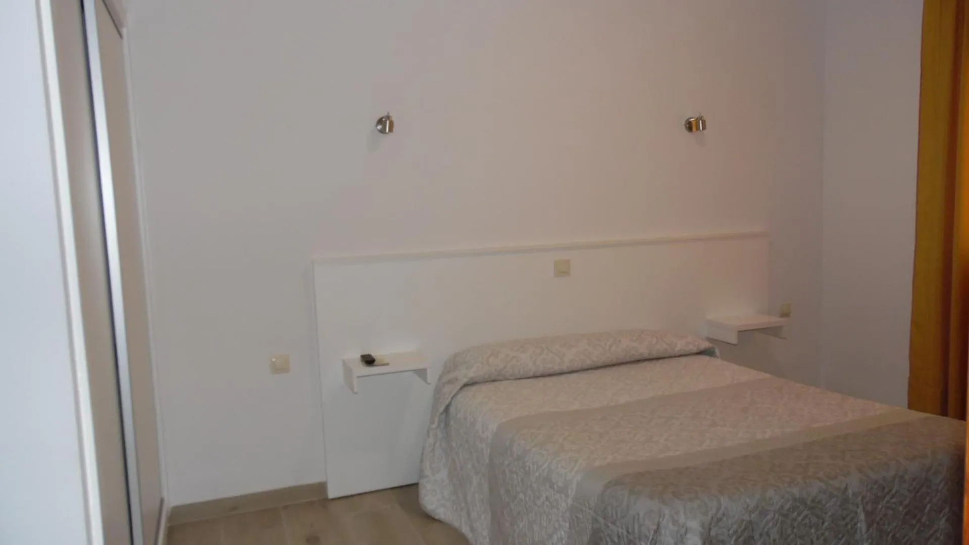 Photo of the whole room, Bed in Hostal Arias