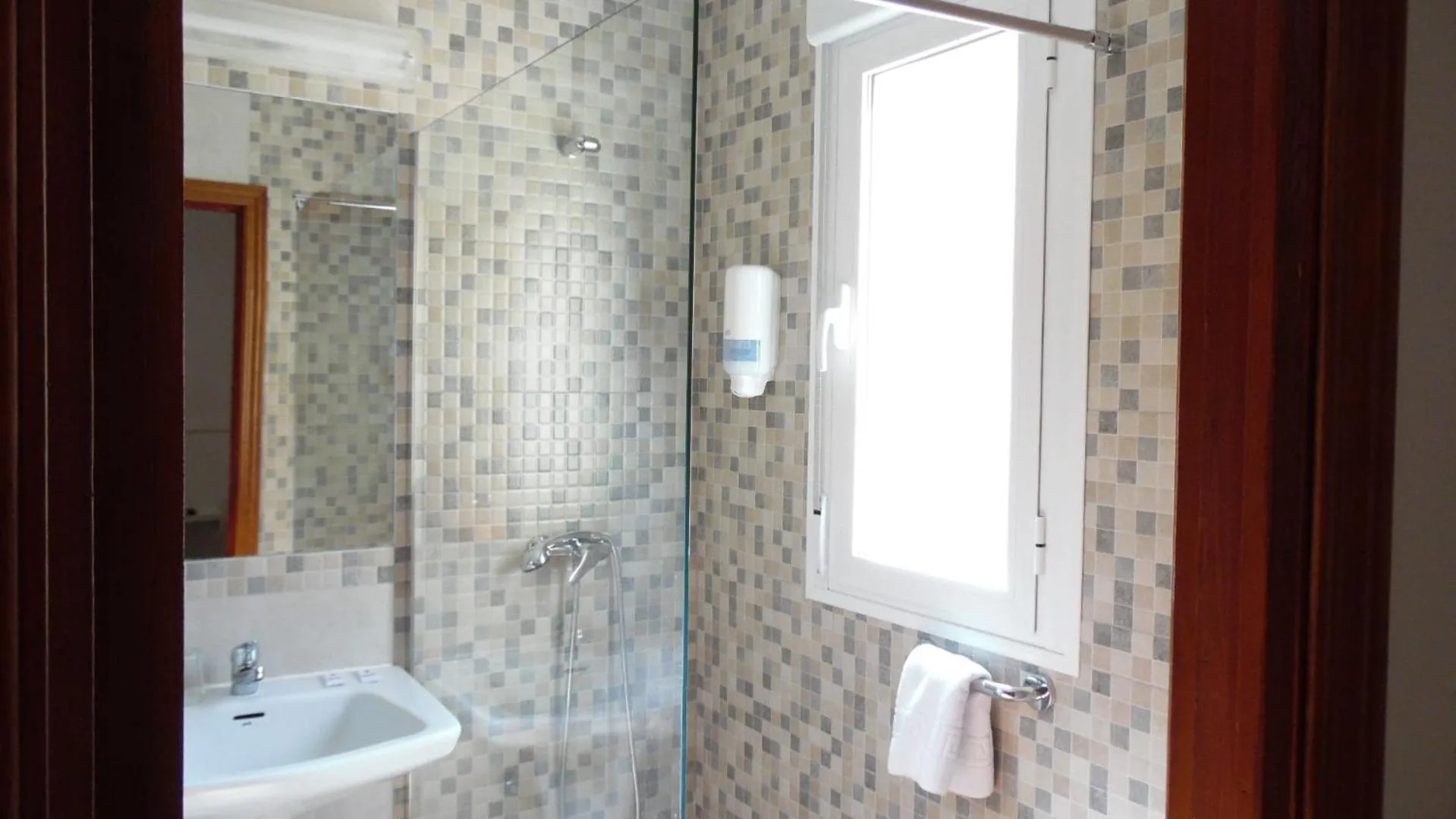 Bathroom in Hostal Arias