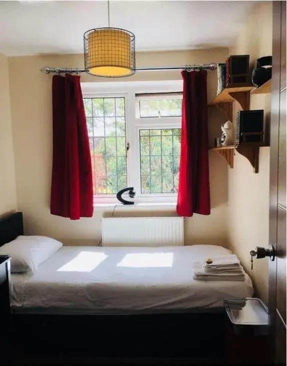 Bed in Bianca's House Hotel Heathrow Airport Bed in Bianca's House Hotel Heathrow Airport