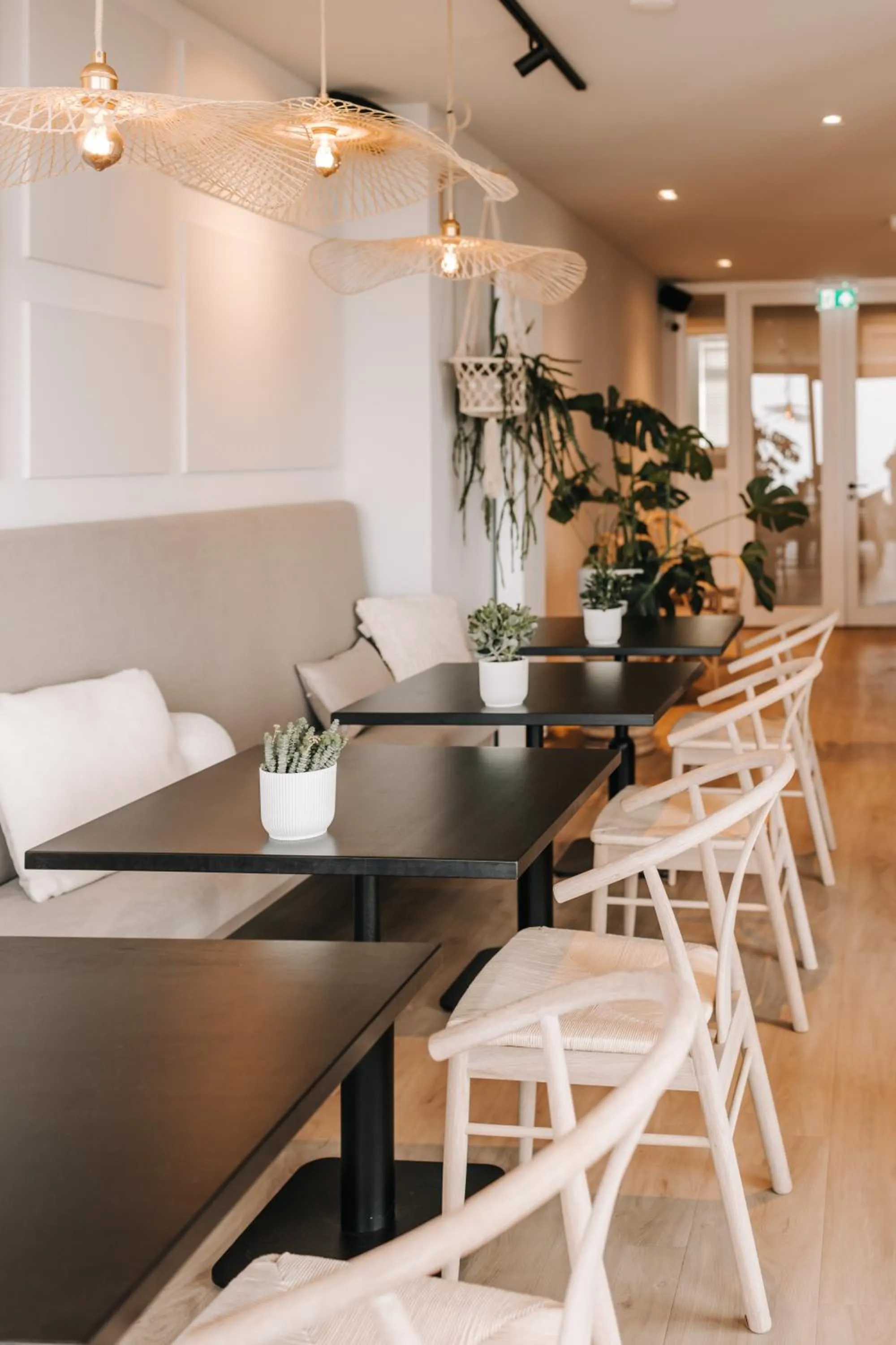 Restaurant/places to eat in Boulevard 5