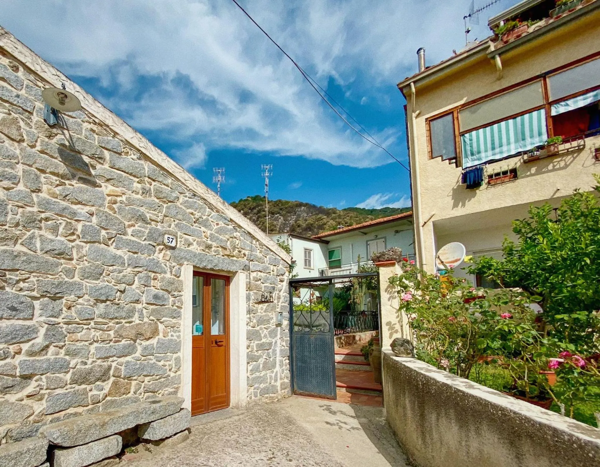 Property building in Domos Antigas