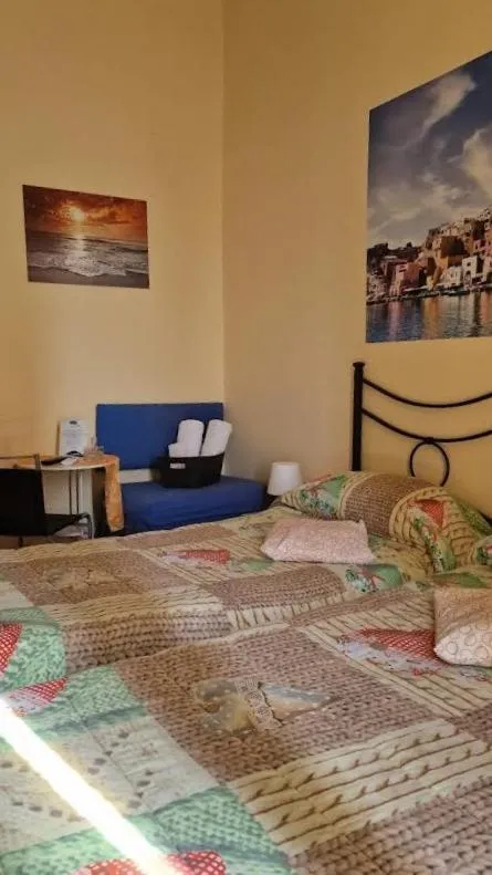 Bed in Napoli Station B&B