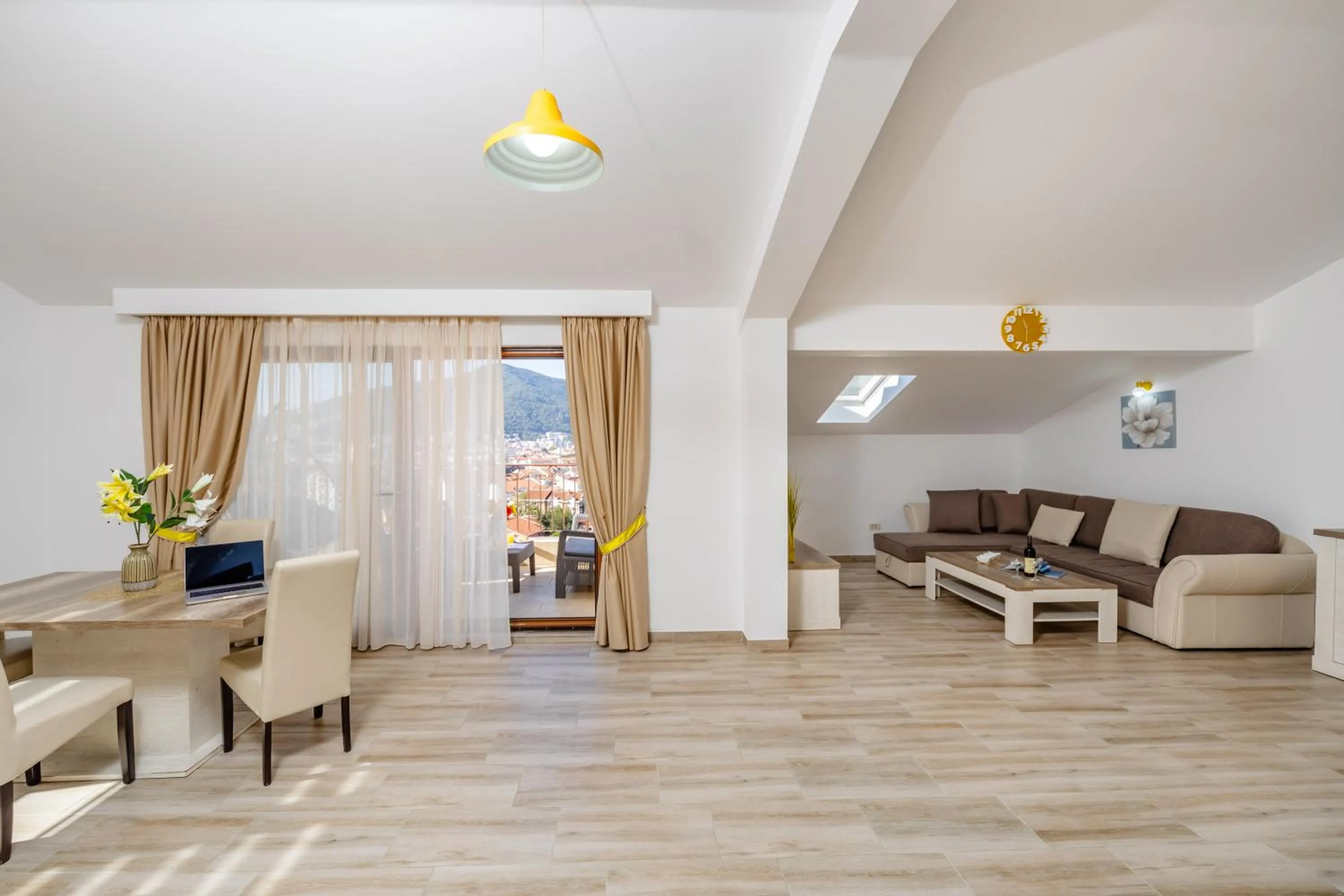 Deluxe Apartment with Sea View in Arvala Apartments