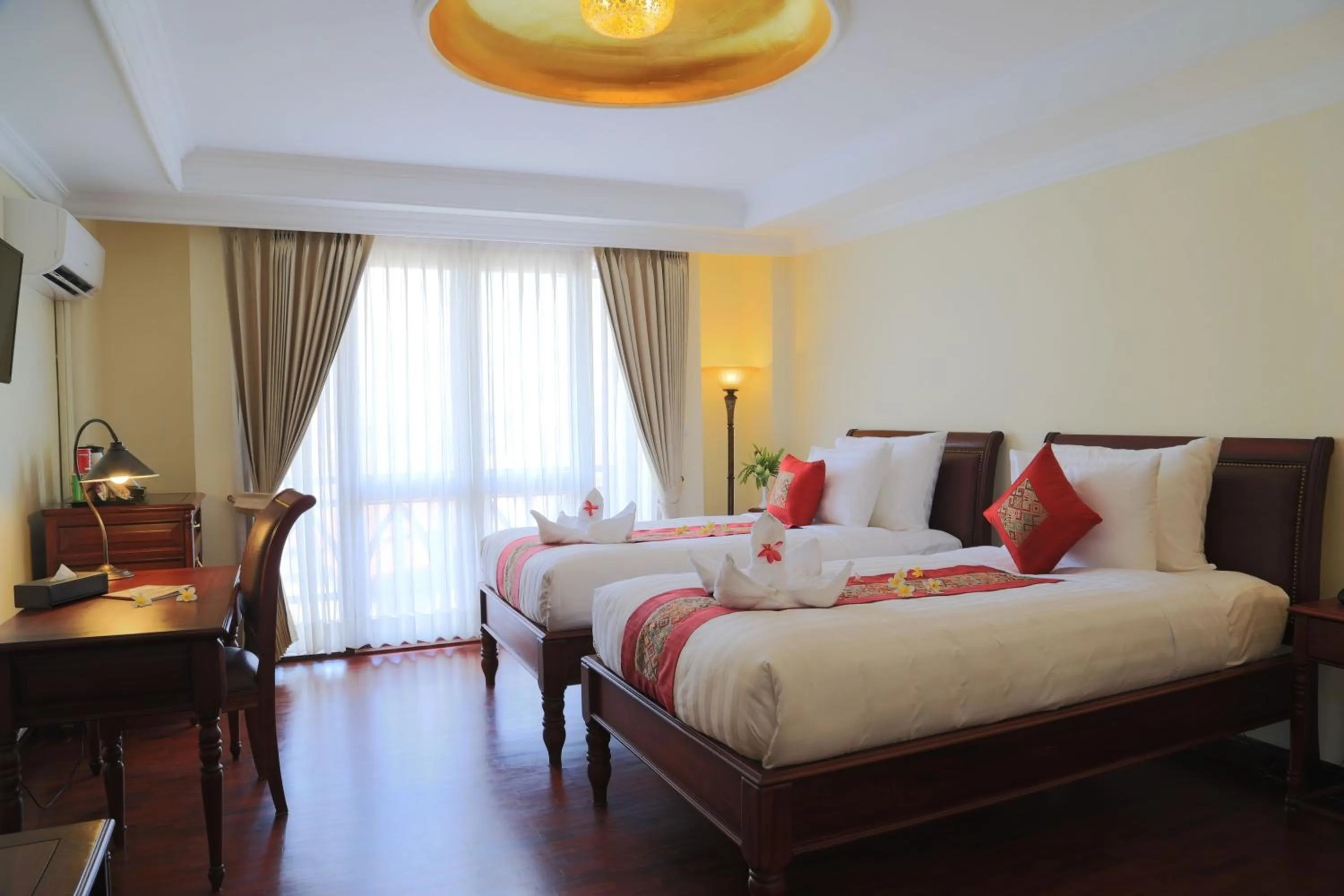 Bed in Phasouk Vien Chantra Hotel