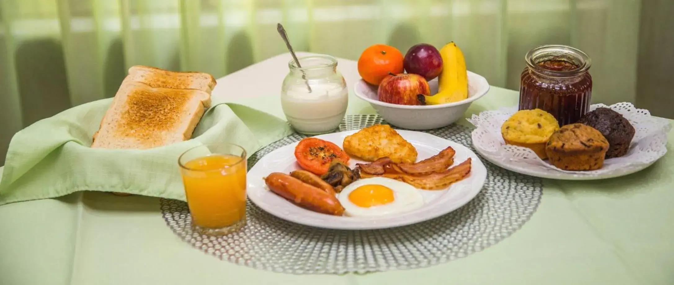 Breakfast in Shingalana Guest Lodge Breakfast in Shingalana Guest Lodge