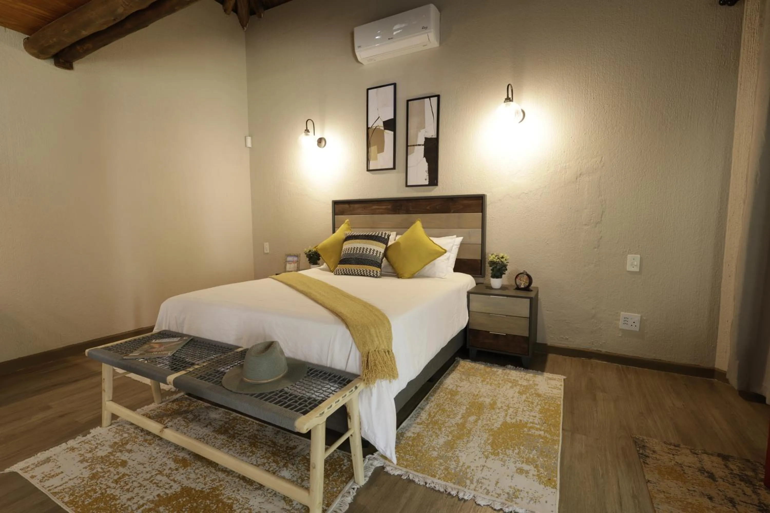 Bed in Shingalana Guest Lodge