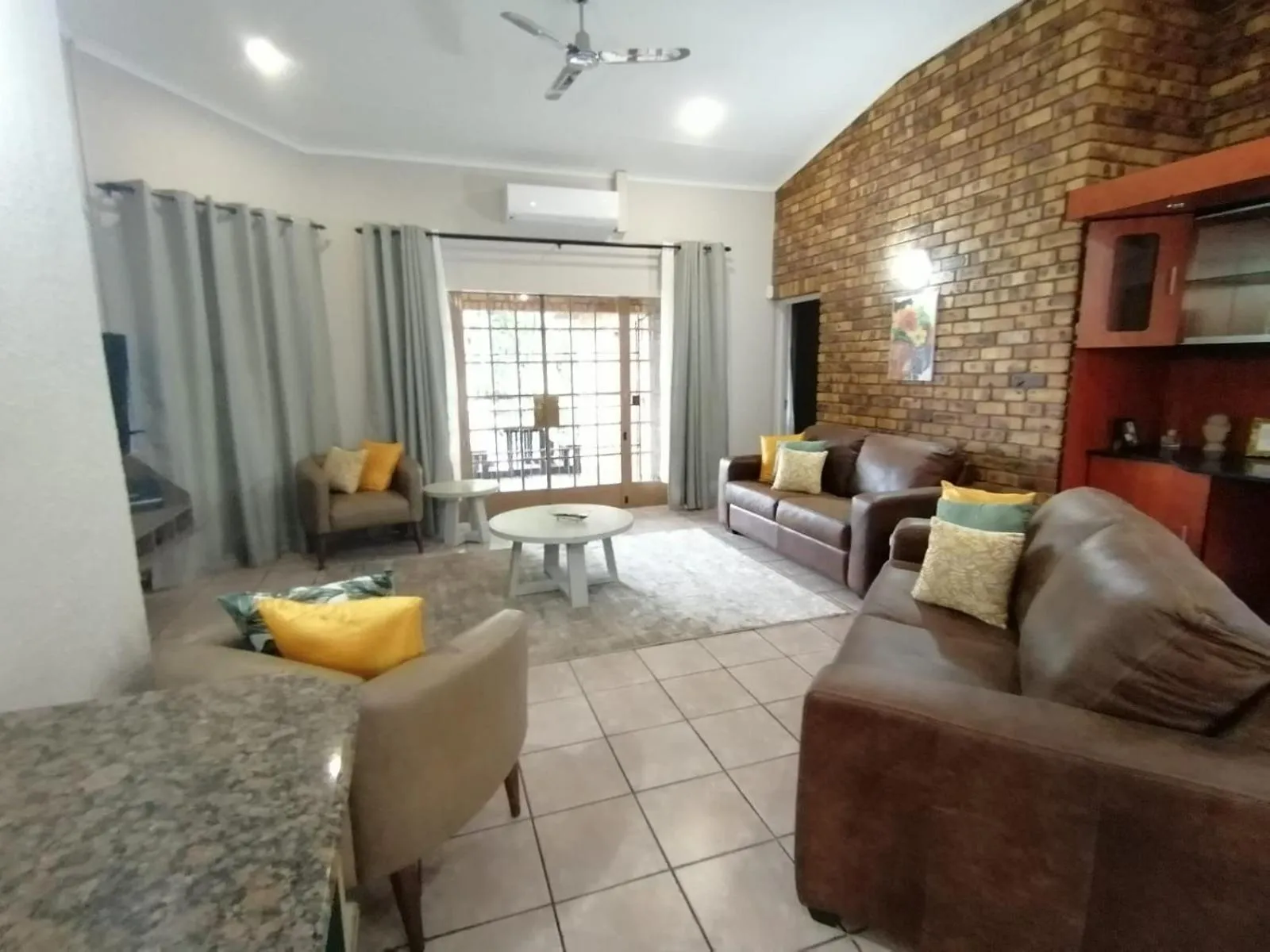 Living room in Shingalana Guest Lodge