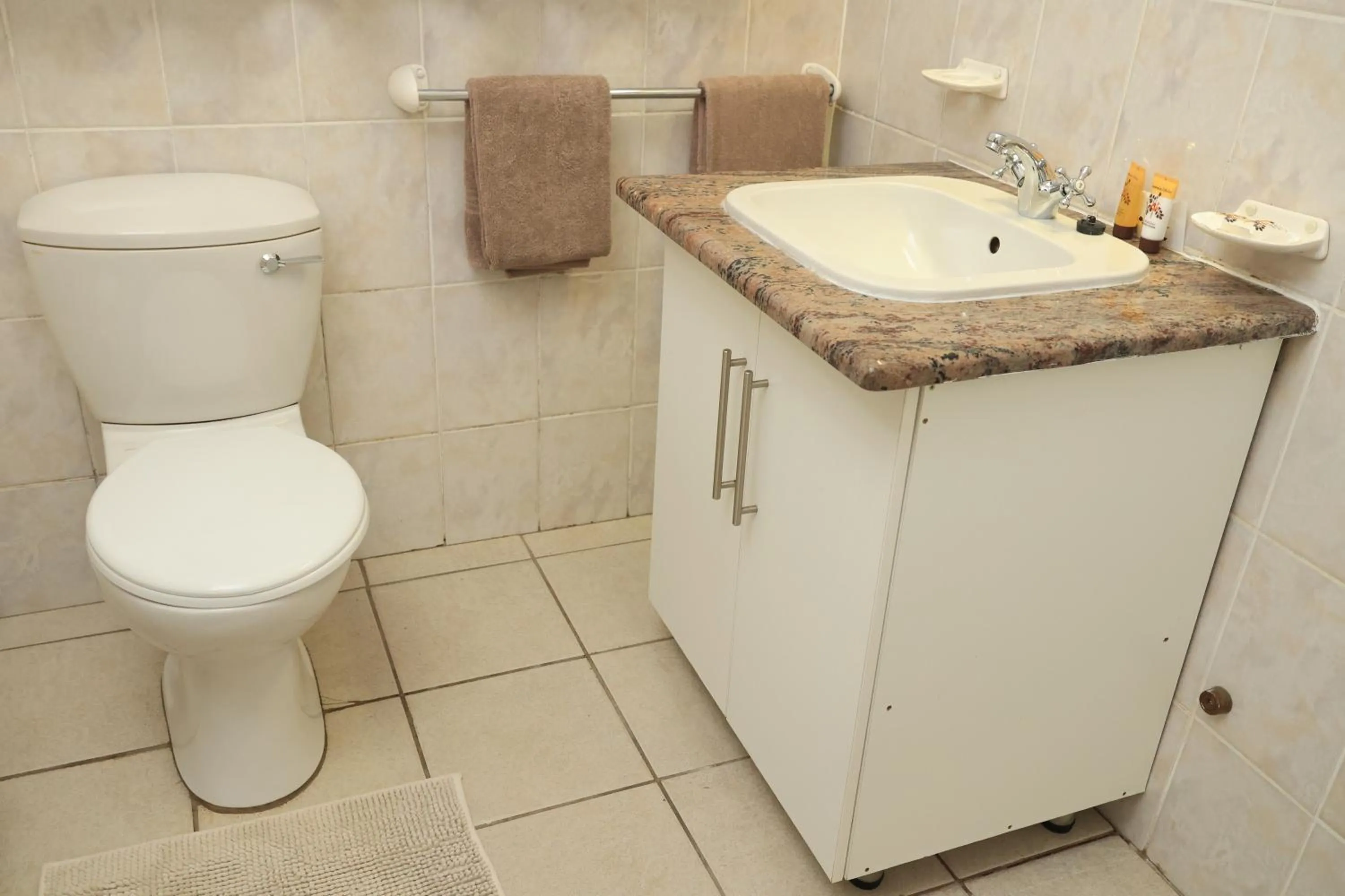 Bathroom in Shingalana Guest Lodge