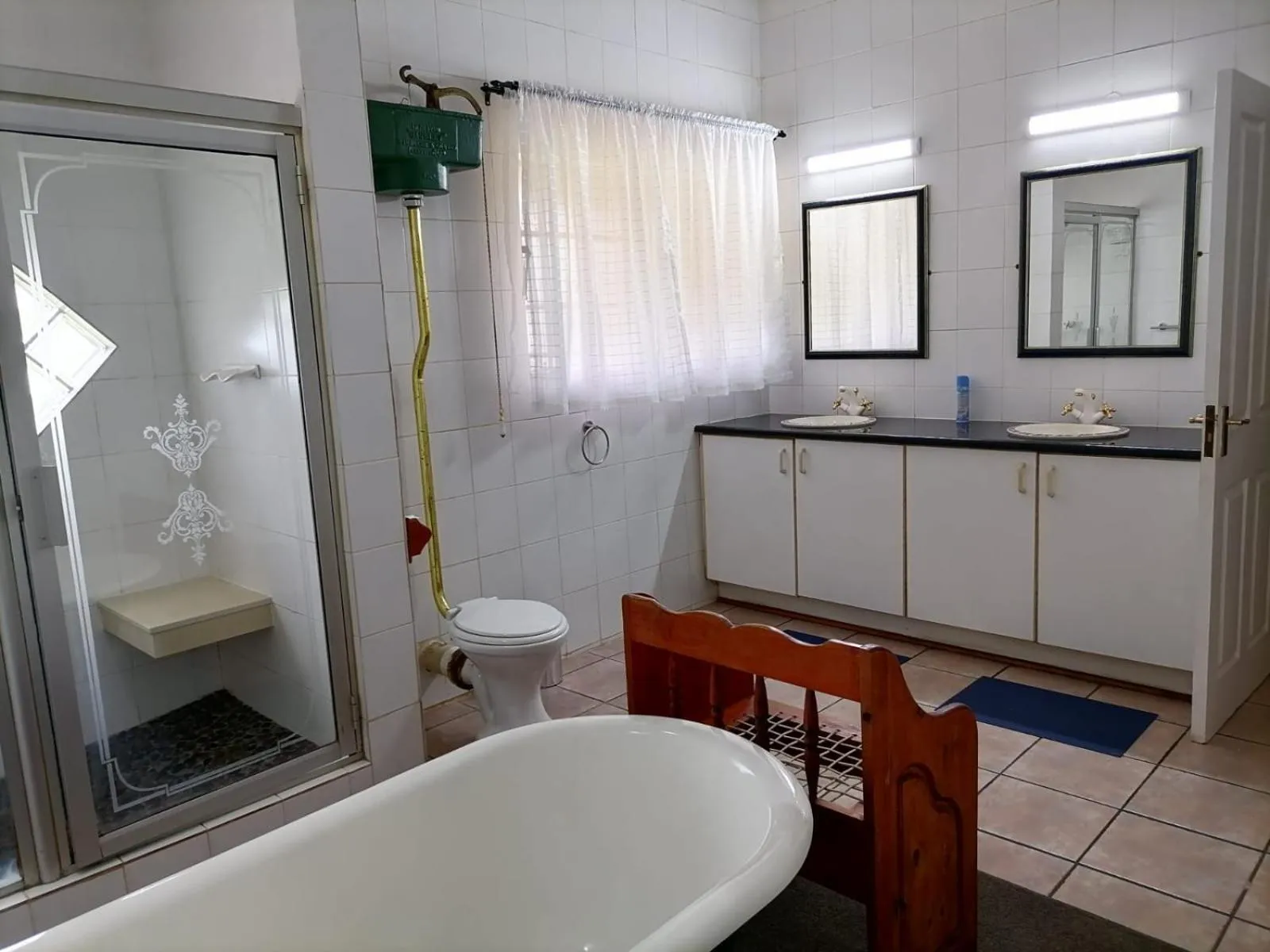 Shower in Shingalana Guest Lodge