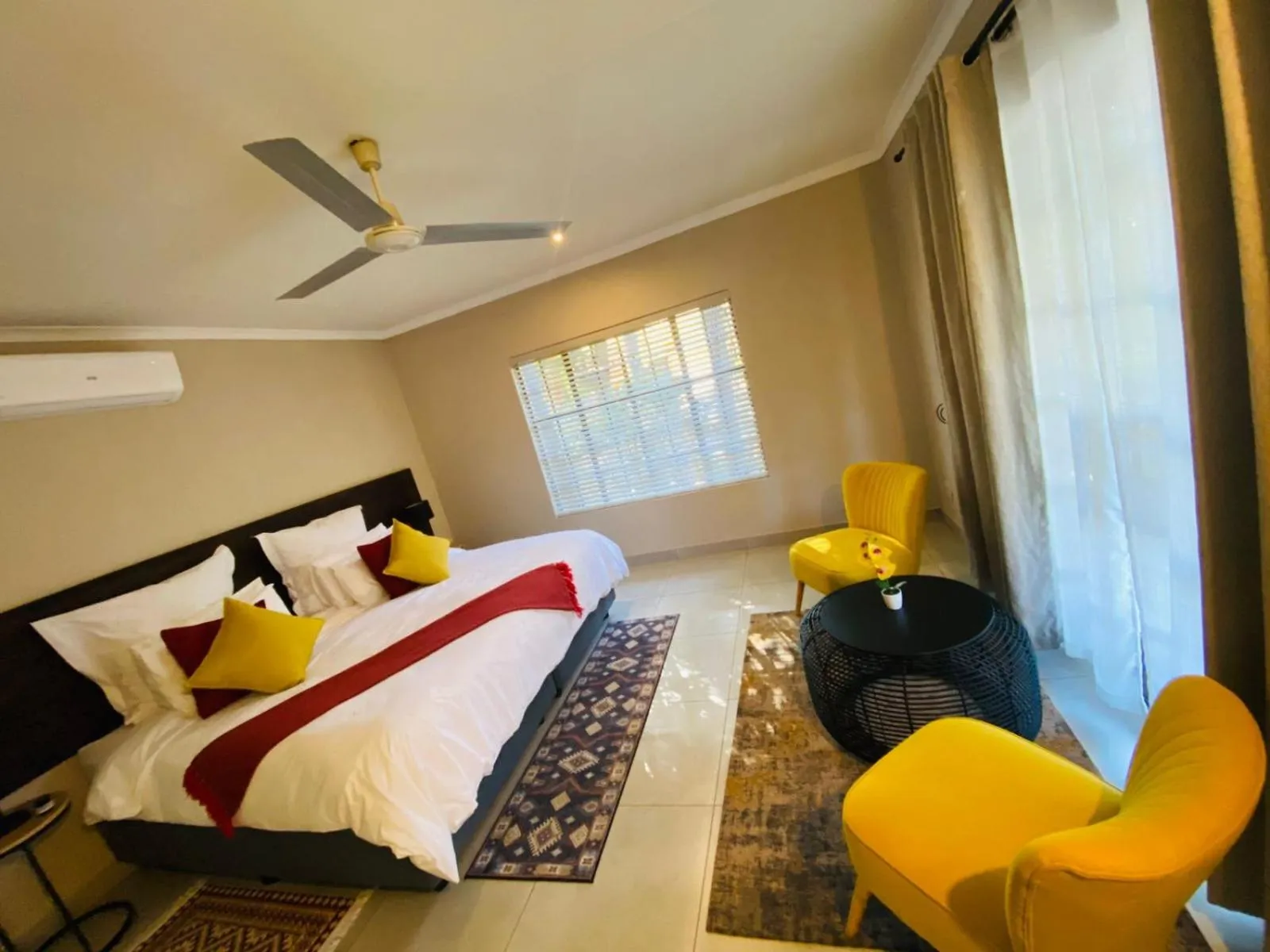 Bed in Shingalana Guest Lodge