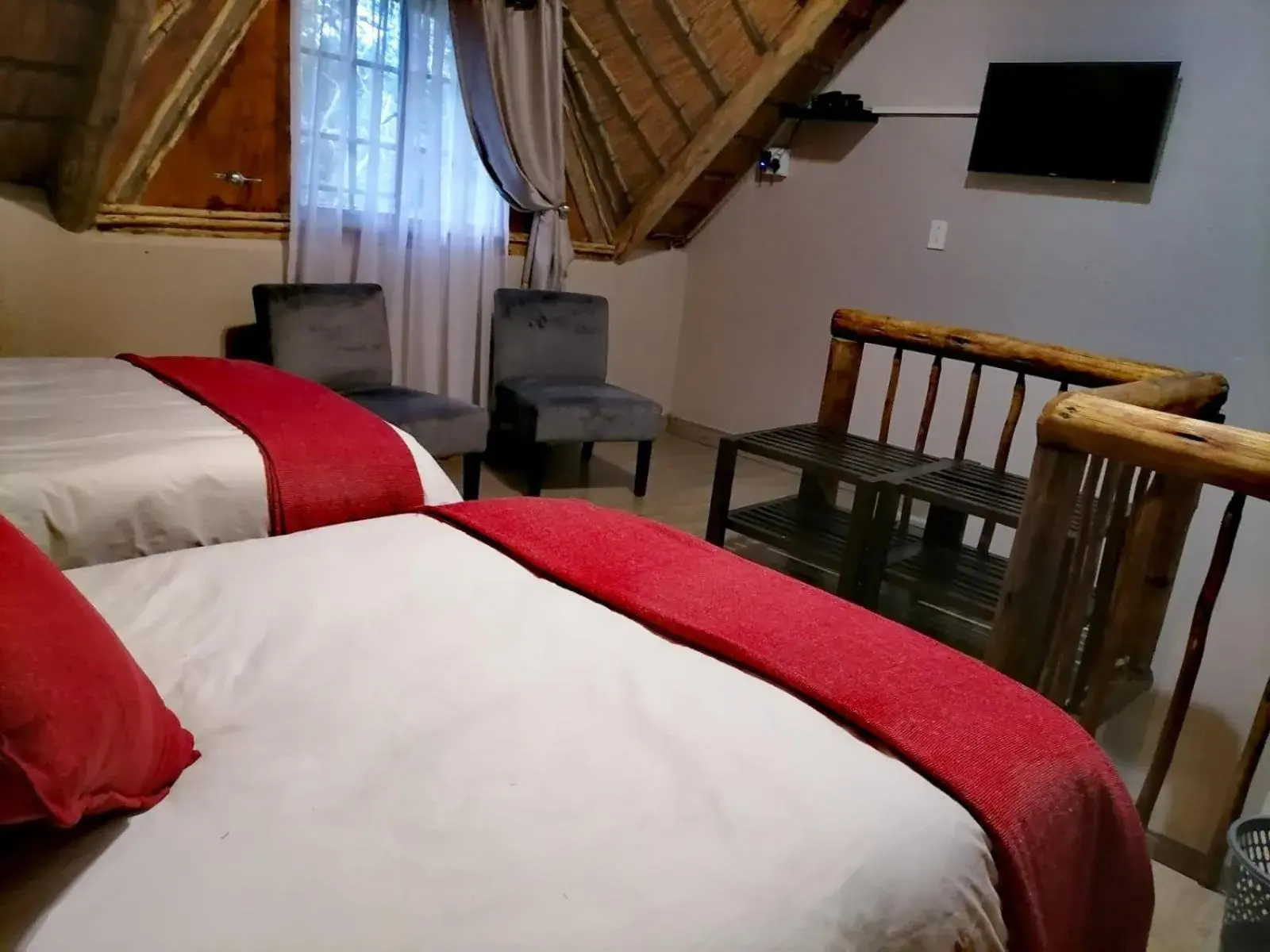 TV and multimedia, Bed in Shingalana Guest Lodge TV and multimedia, Bed in Shingalana Guest Lodge