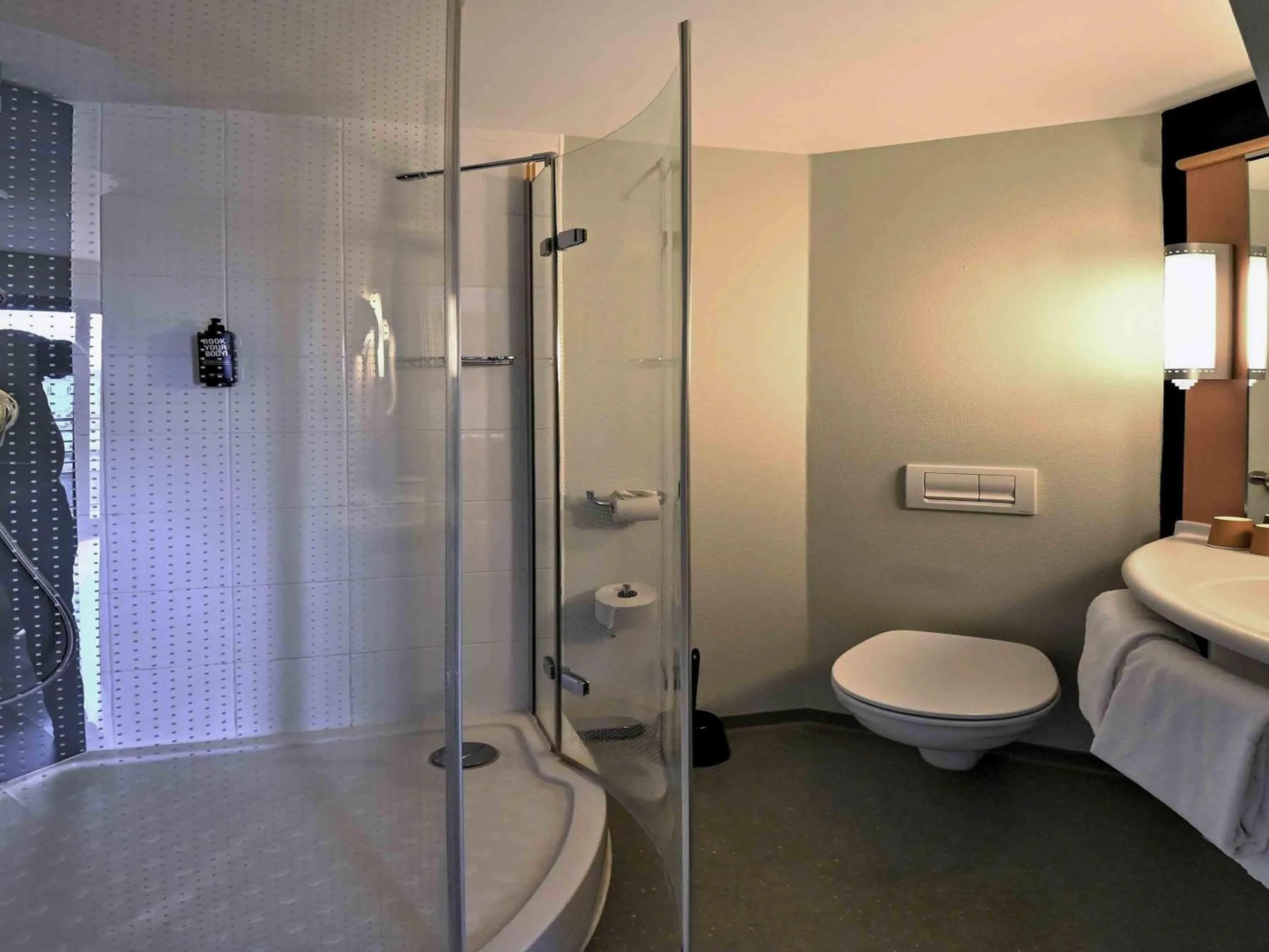 Bedroom, Bed in ibis Auxerre Centre