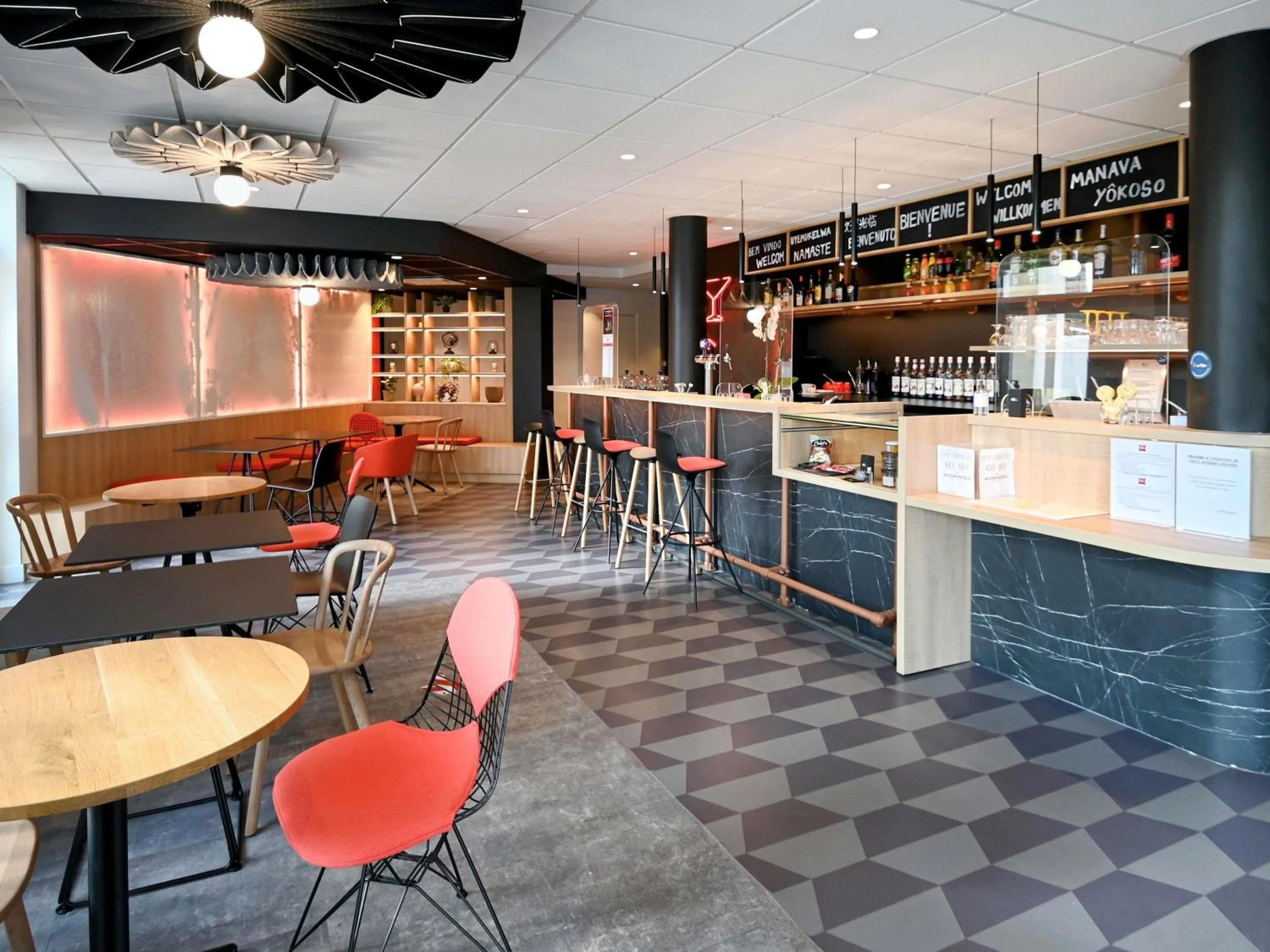 Lounge or bar in ibis Auxerre Centre