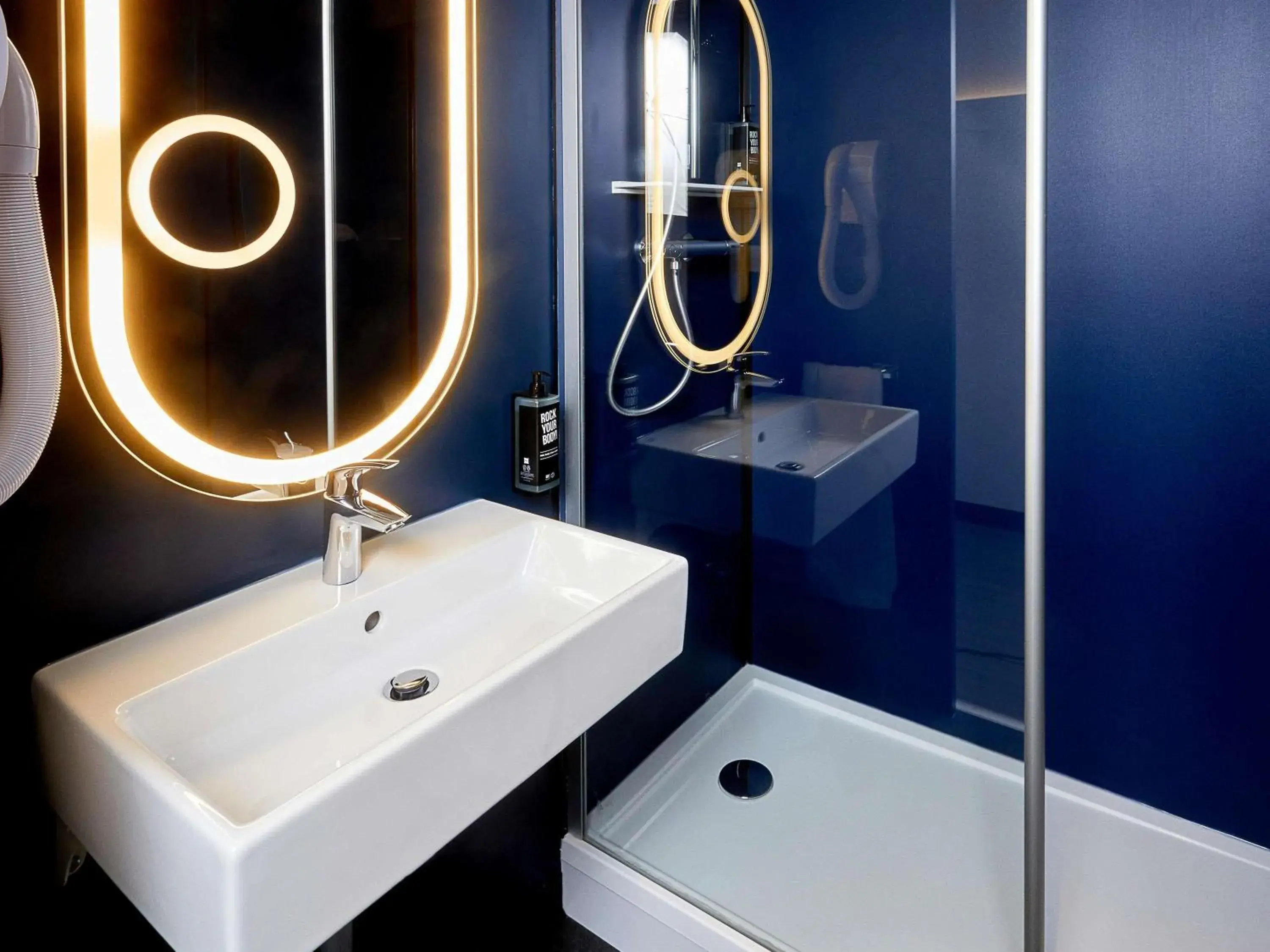 Bedroom in ibis Auxerre Centre Bedroom in ibis Auxerre Centre