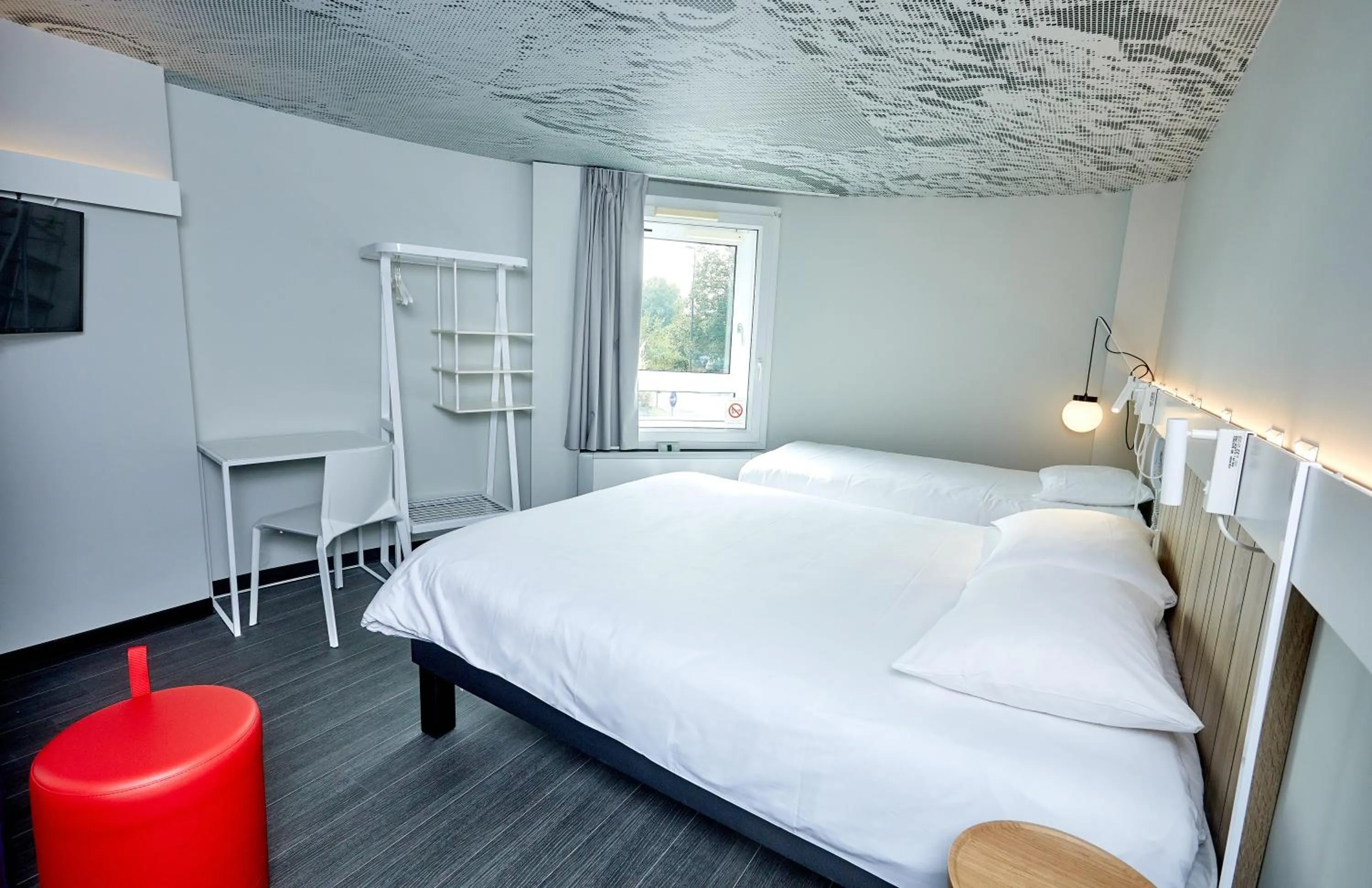Facility for disabled guests, Bed in ibis Auxerre Centre