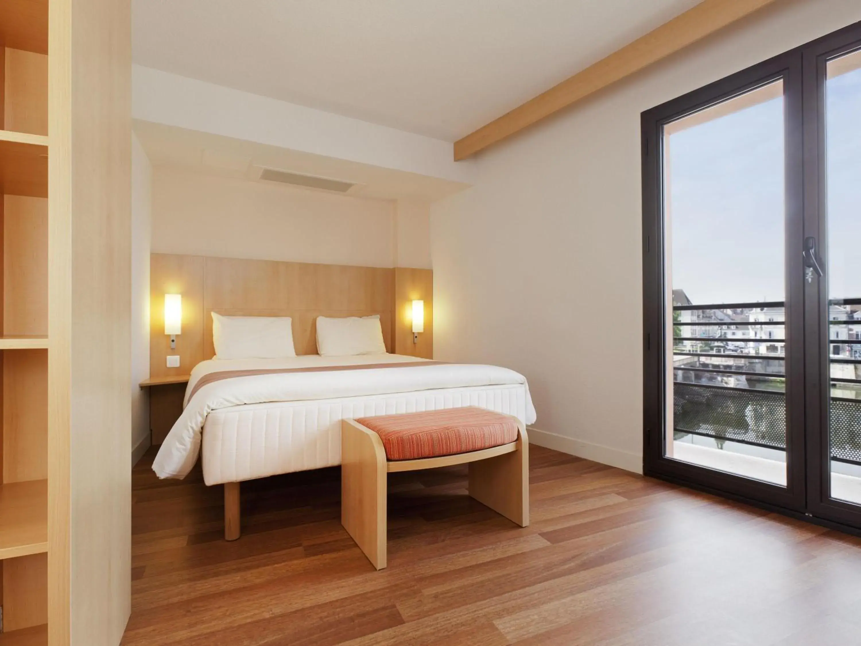 Bedroom, Bed in ibis Auxerre Centre Bedroom, Bed in ibis Auxerre Centre